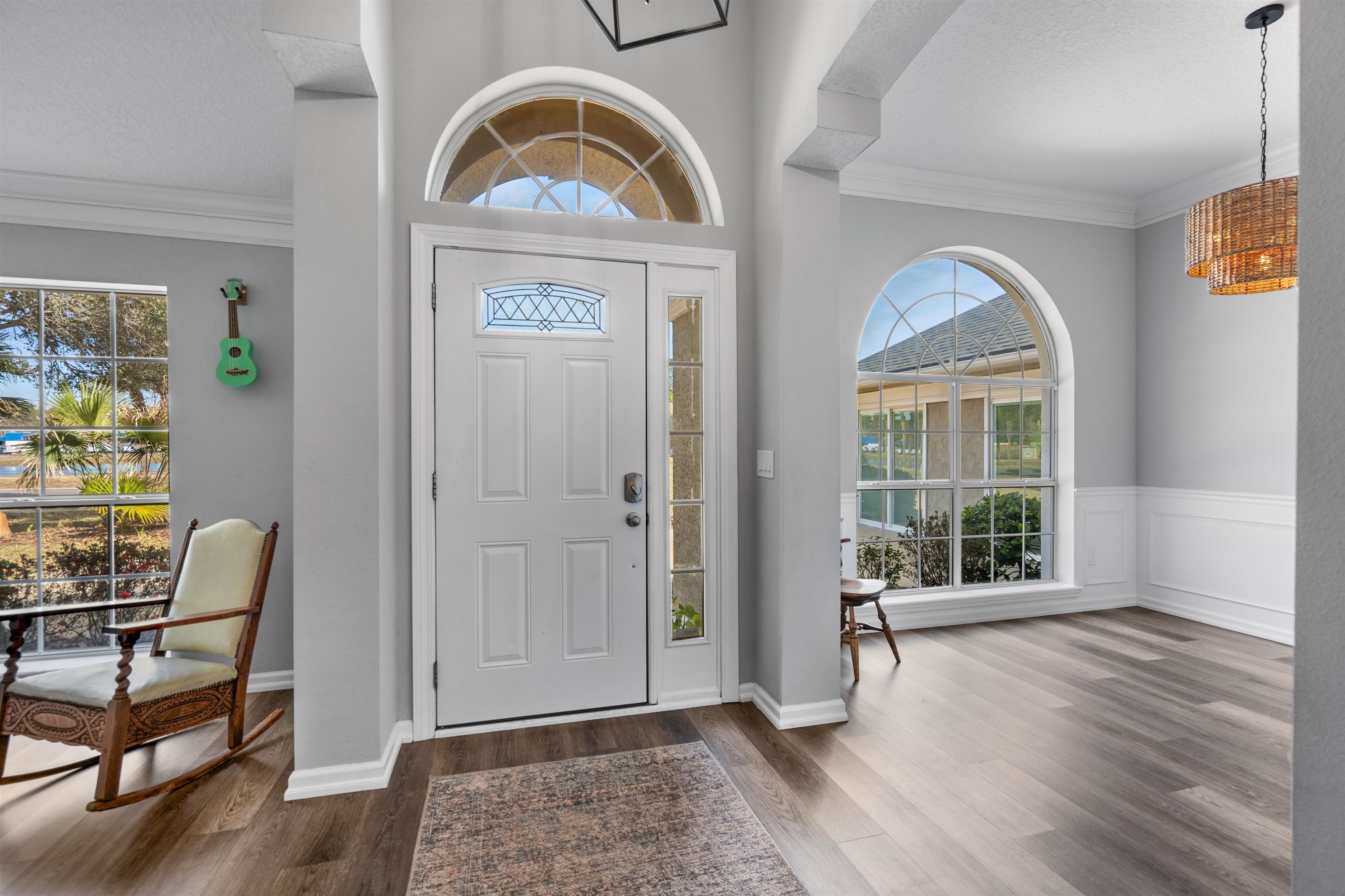 Image 8 of 63 For 221 Cacique Drive