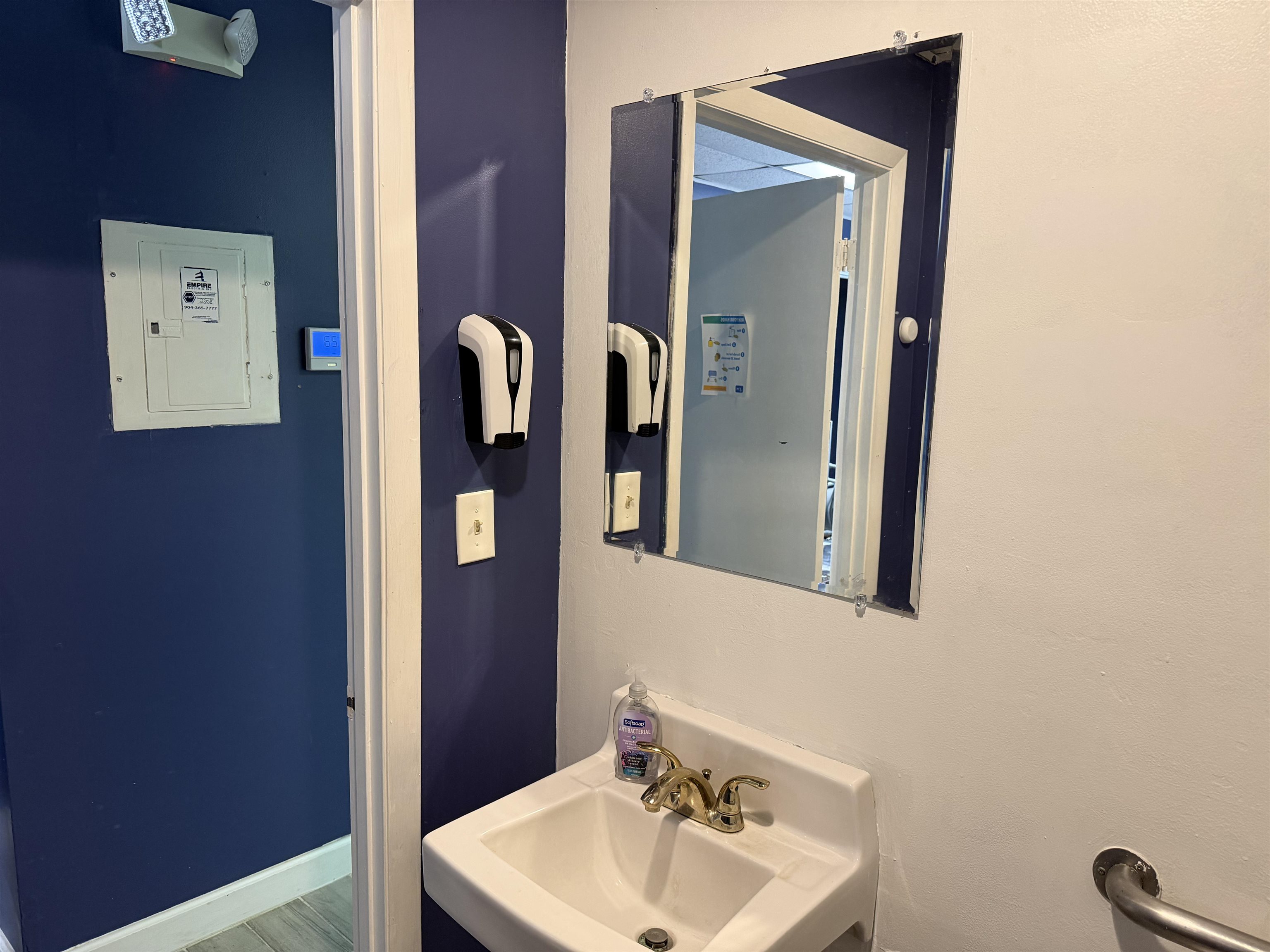 Image 4 of 12 For 550 Balmoral Cir N 301-302