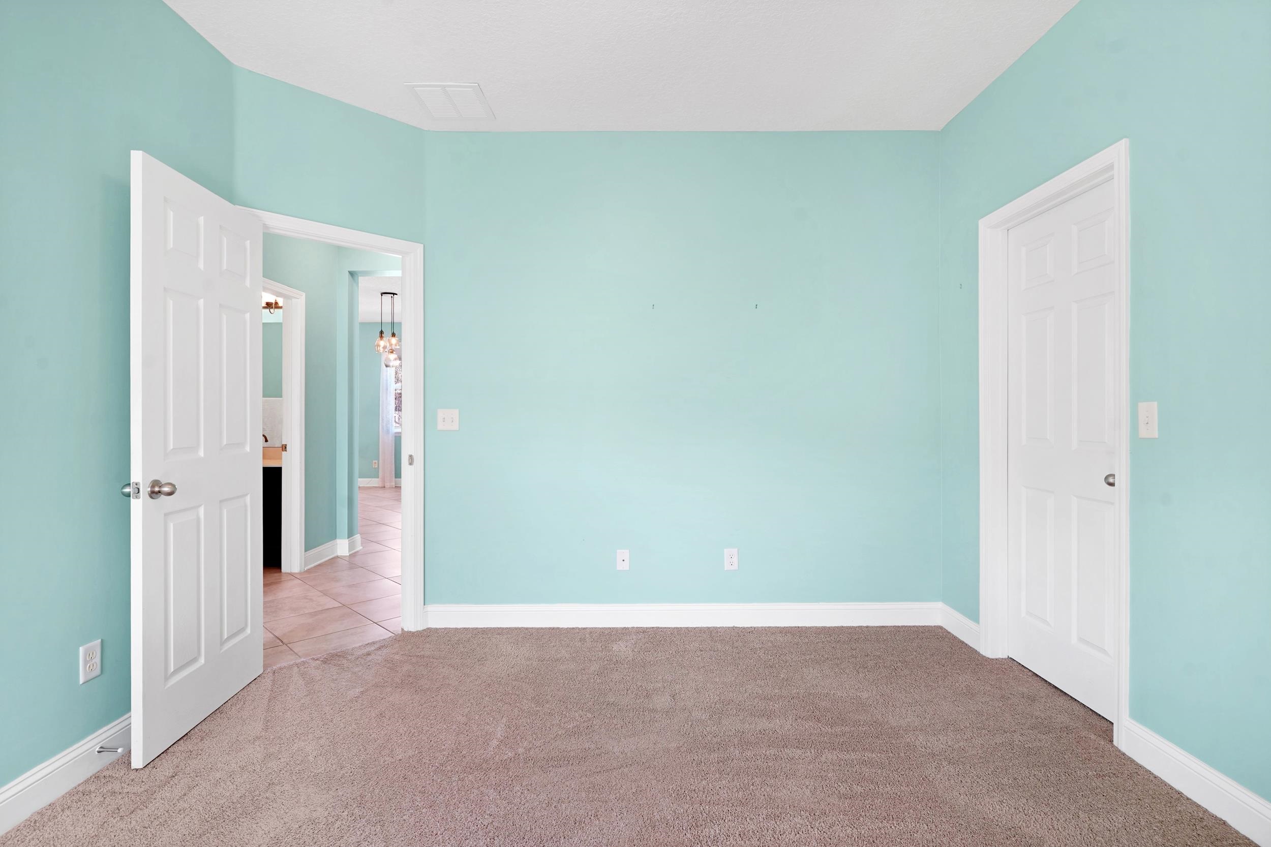 Image 25 of 43 For 104 Diamond Lake Drive