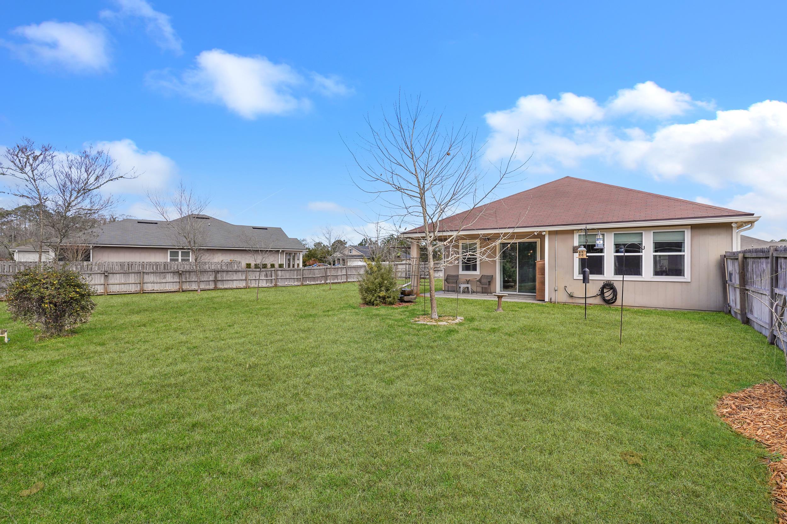 Image 33 of 43 For 104 Diamond Lake Drive