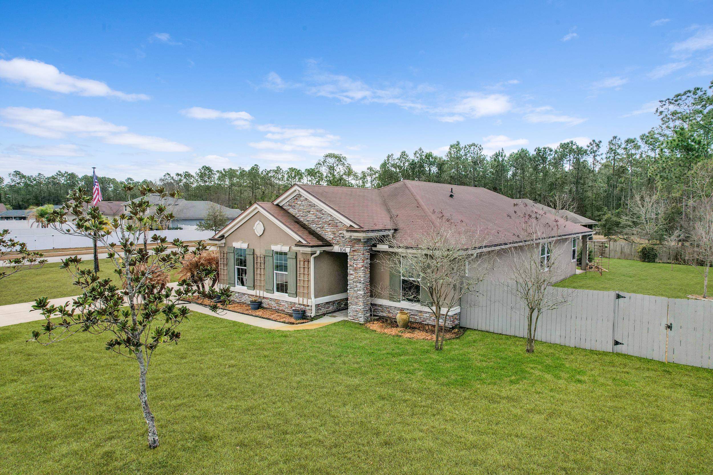 Image 4 of 43 For 104 Diamond Lake Drive