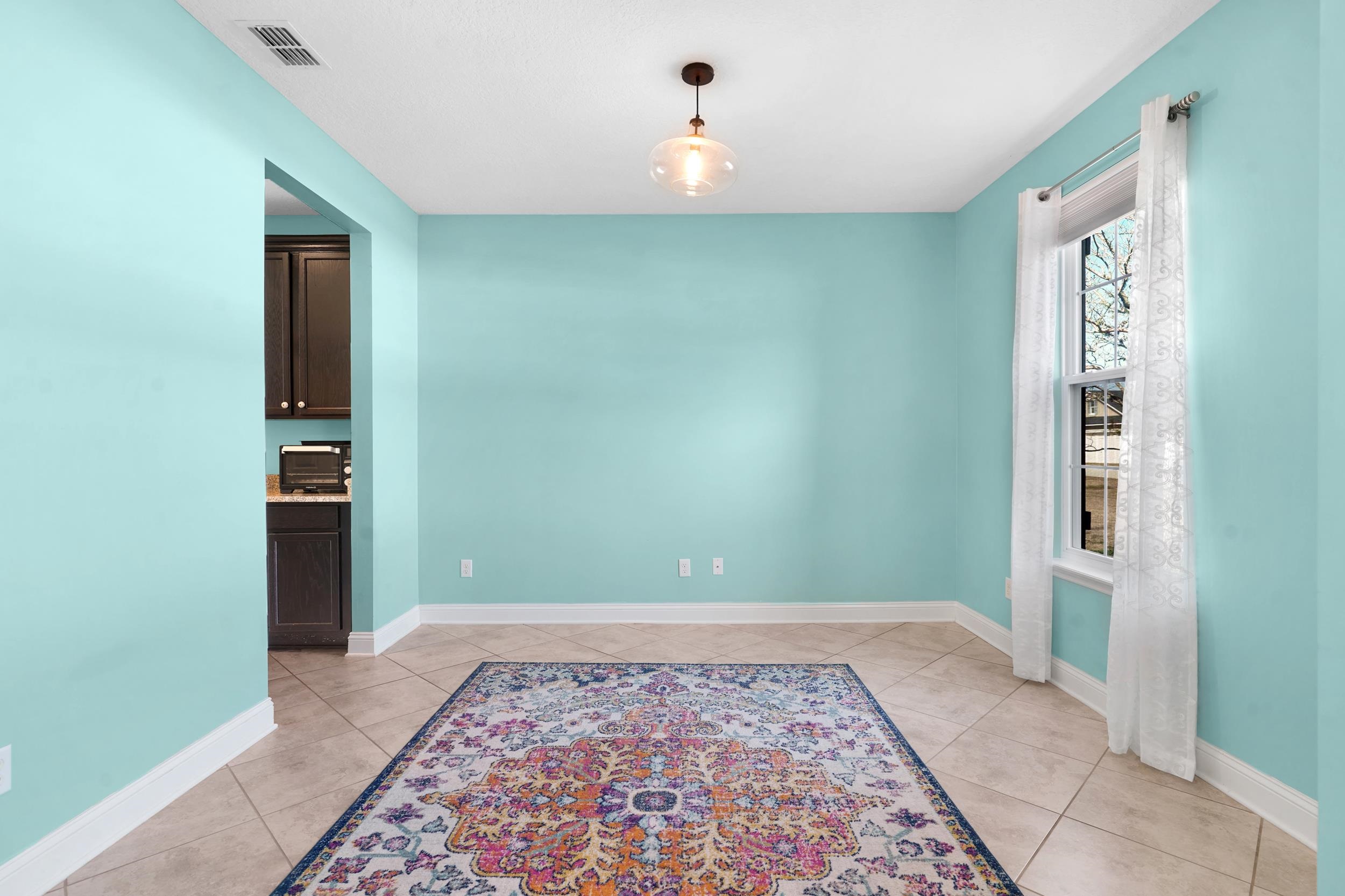 Image 7 of 43 For 104 Diamond Lake Drive