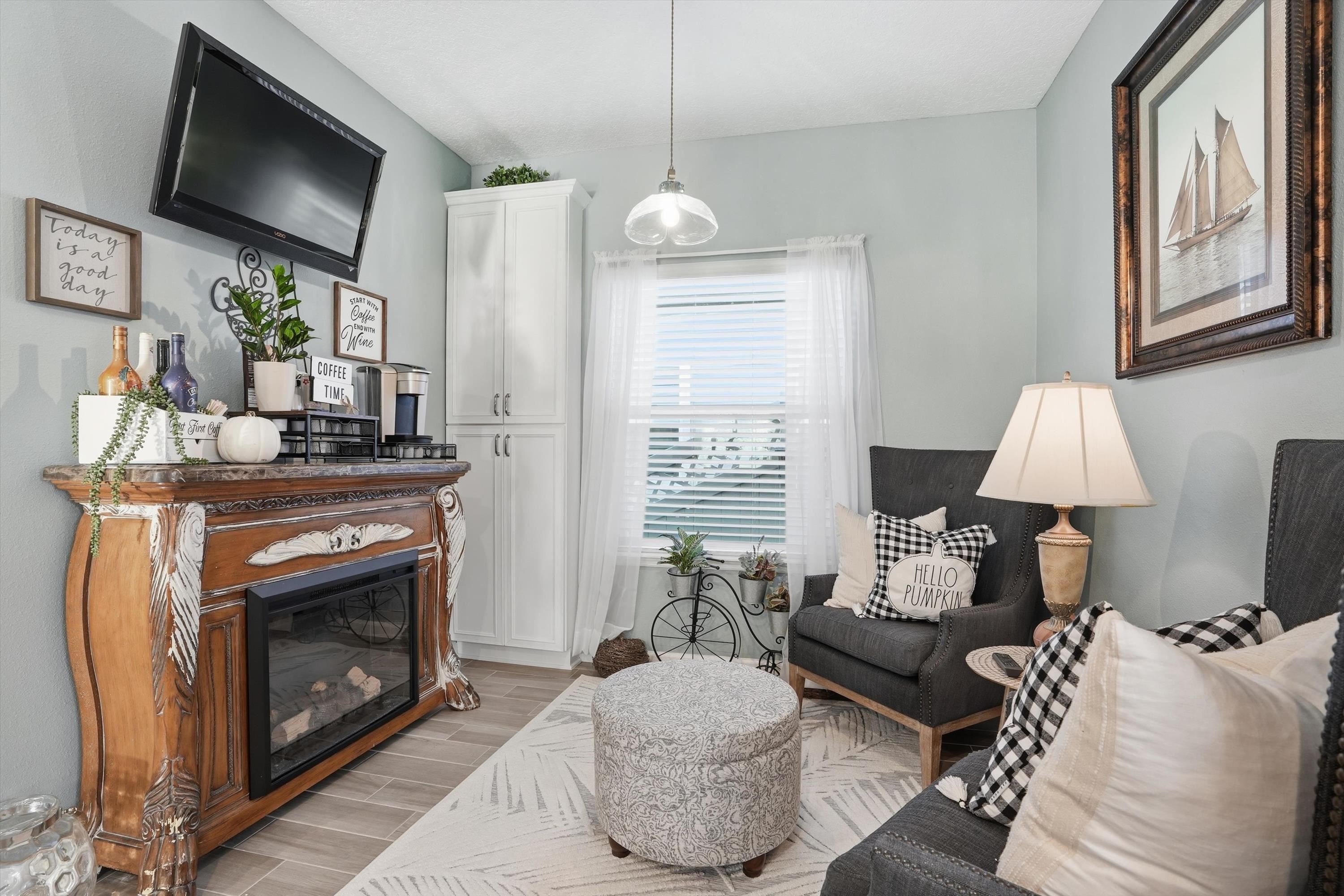 Image 9 of 44 For 20 Trumpco Dr