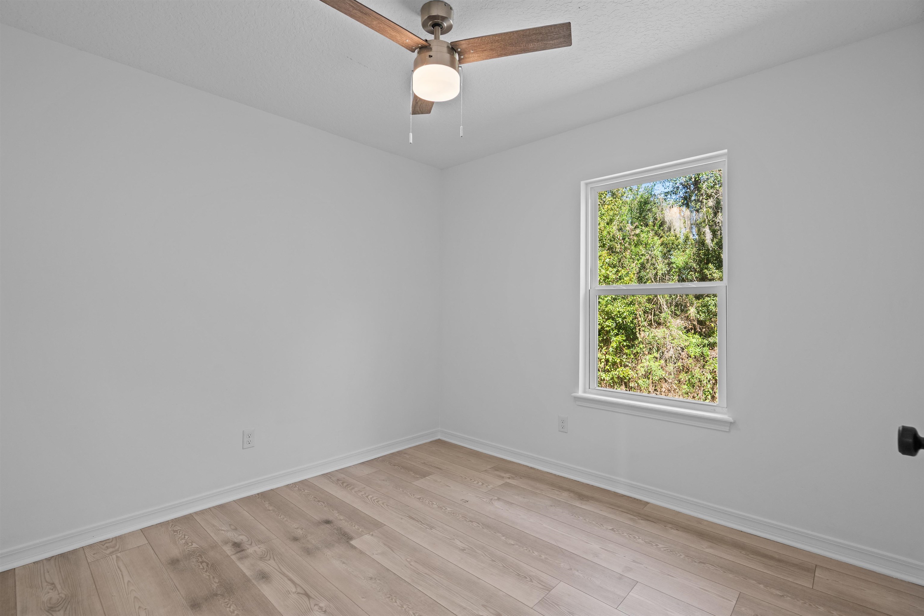 Image 27 of 41 For 236 Nesmith Avenue