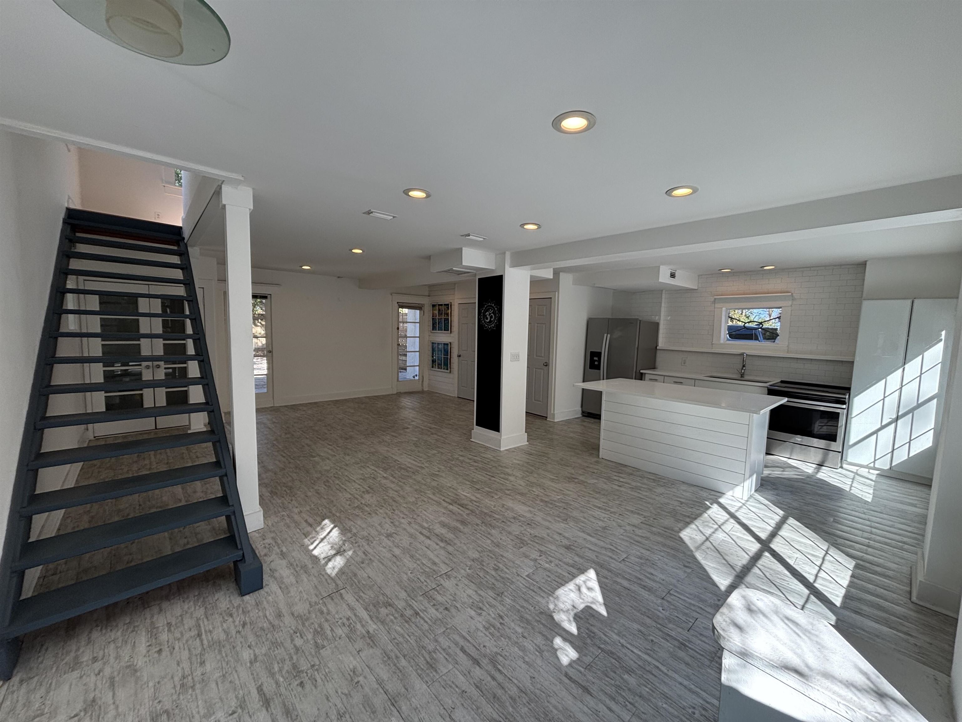 Image 7 of 20 For 50 San Carlos Ave E