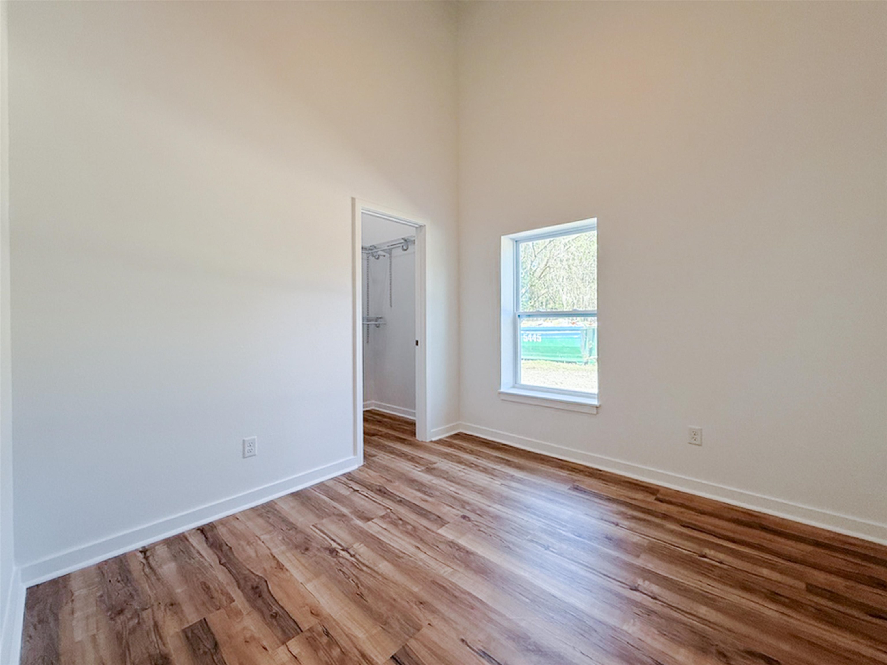 Image 17 of 27 For 724 Dawn Ave