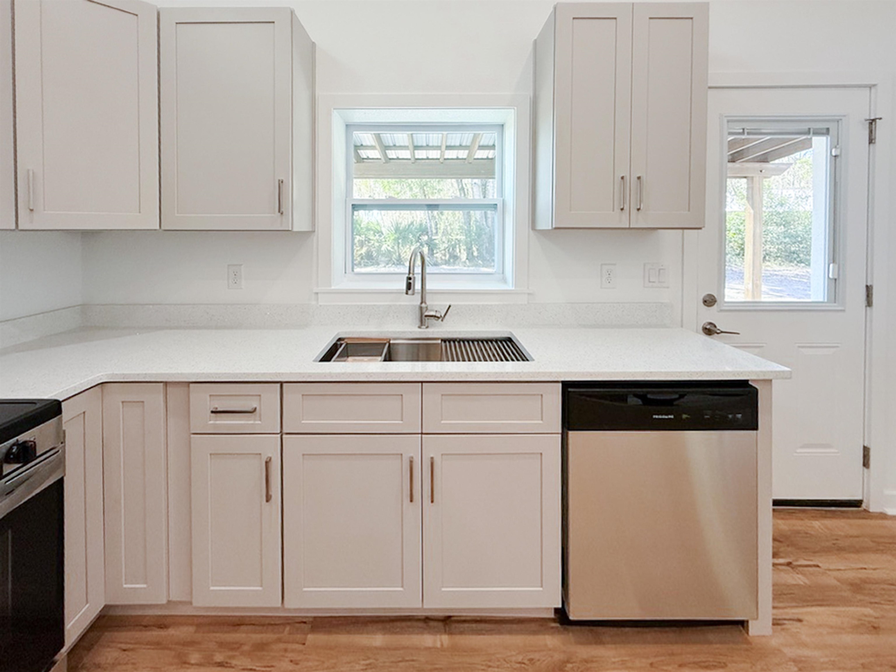 Image 18 of 27 For 724 Dawn Ave