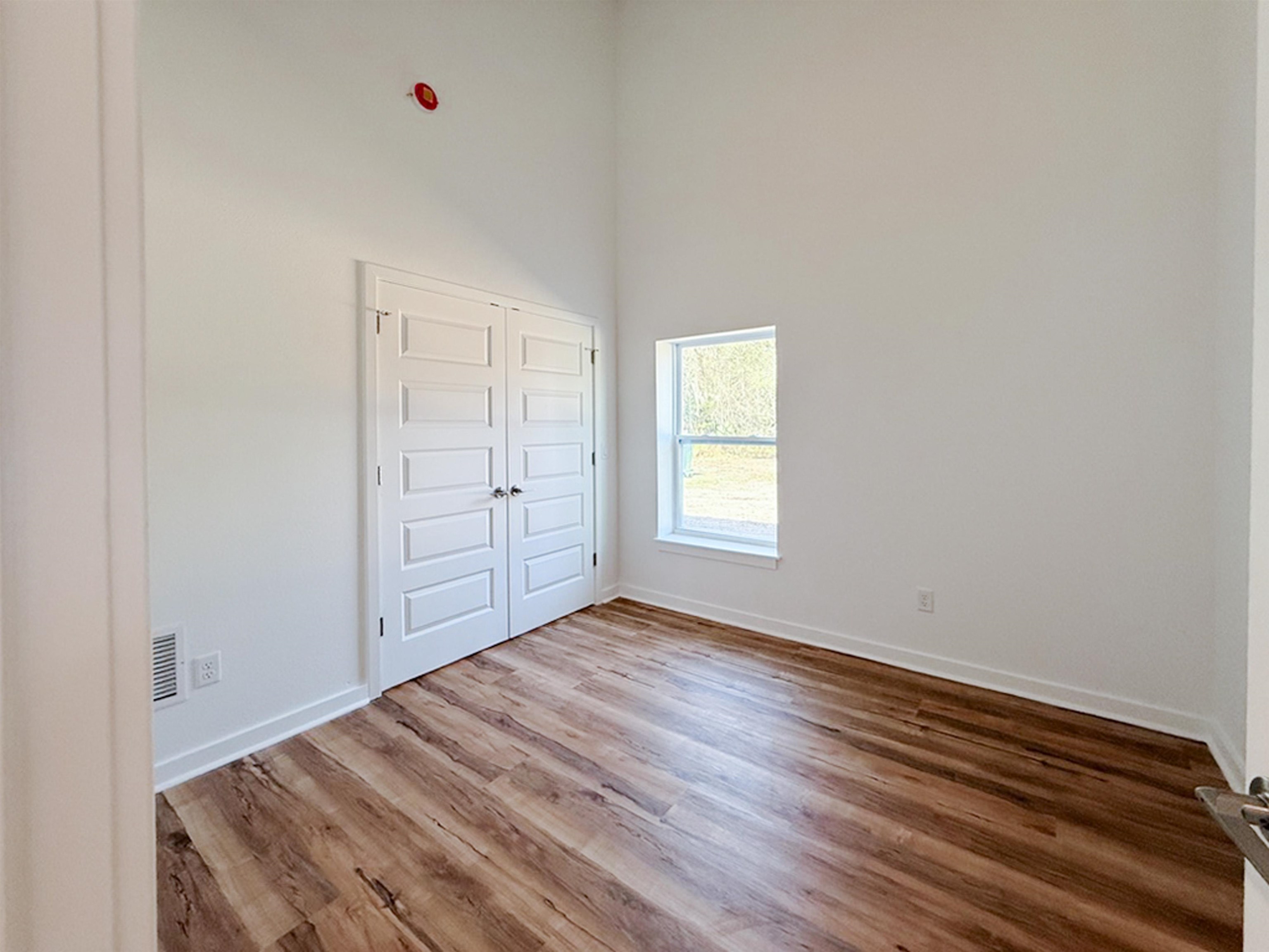 Image 22 of 27 For 724 Dawn Ave