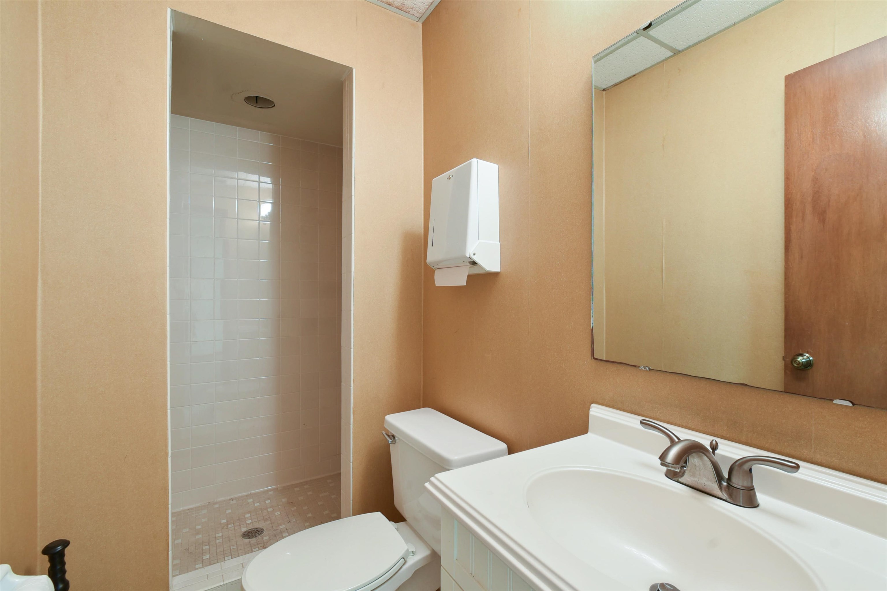 Image 12 of 27 For 953 Lane Ave S