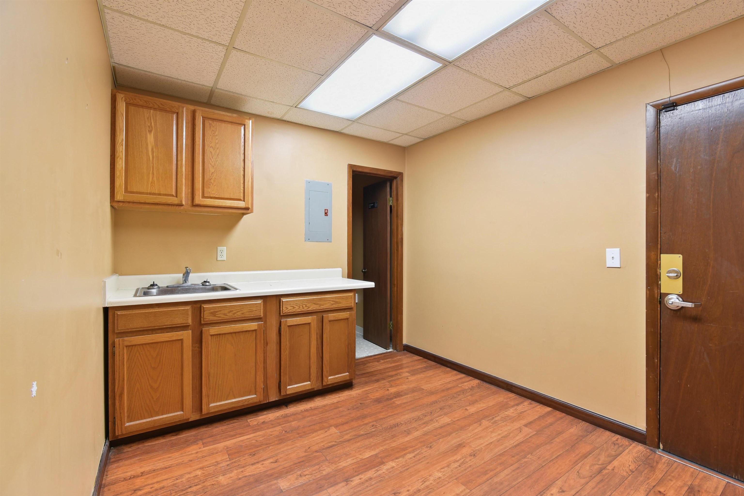 Image 16 of 27 For 953 Lane Ave S