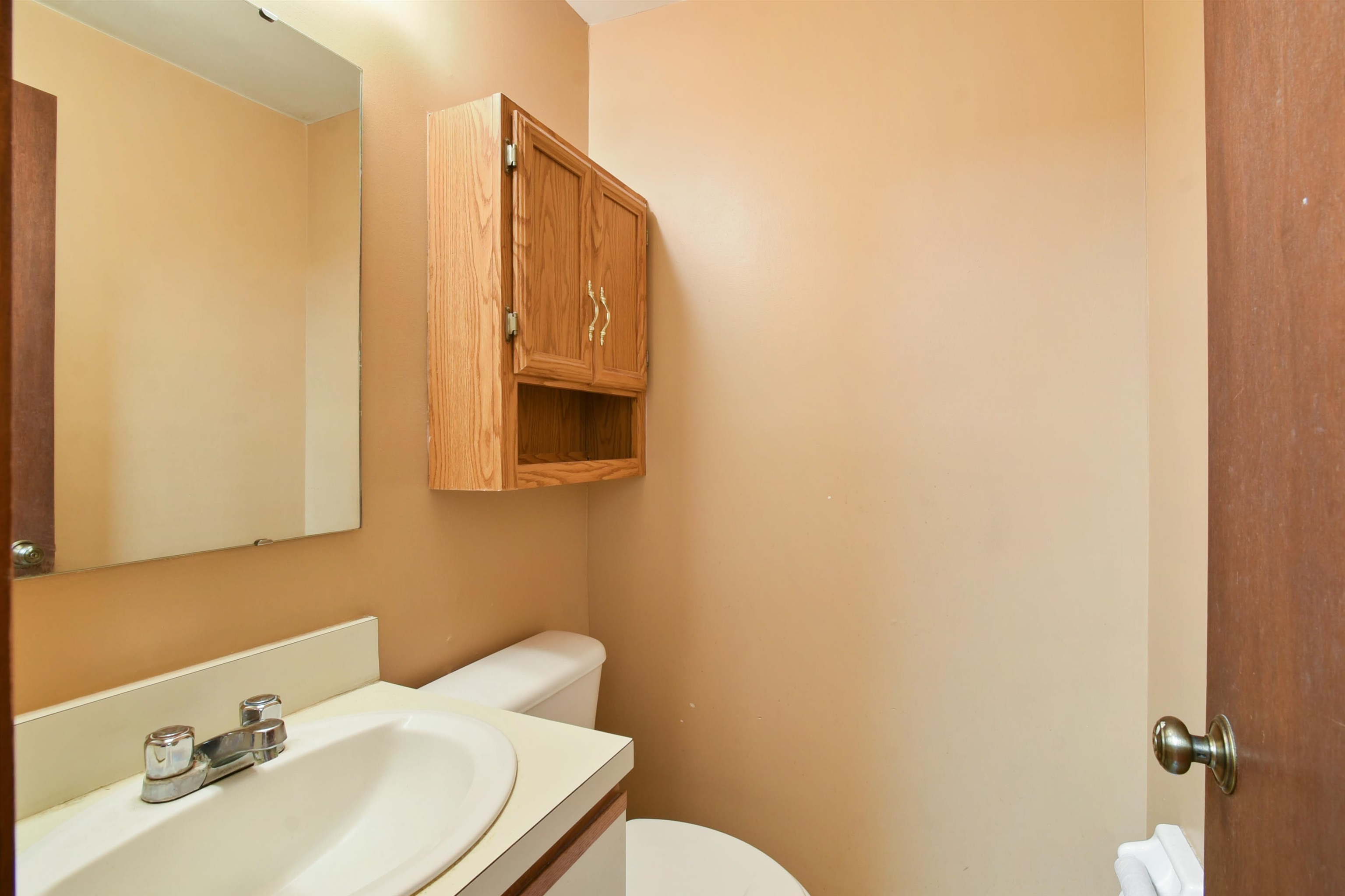 Image 17 of 27 For 953 Lane Ave S