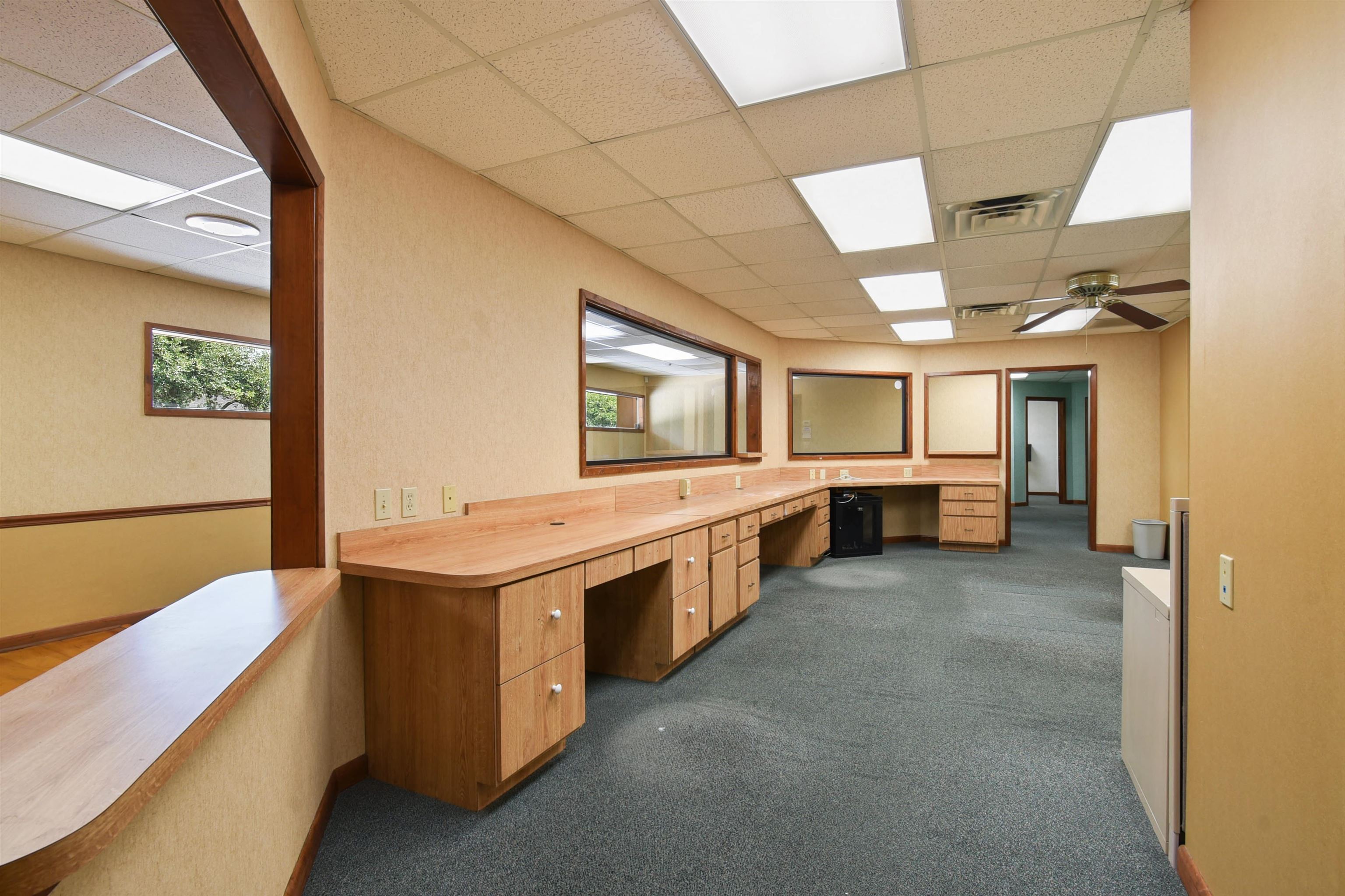 Image 18 of 27 For 953 Lane Ave S