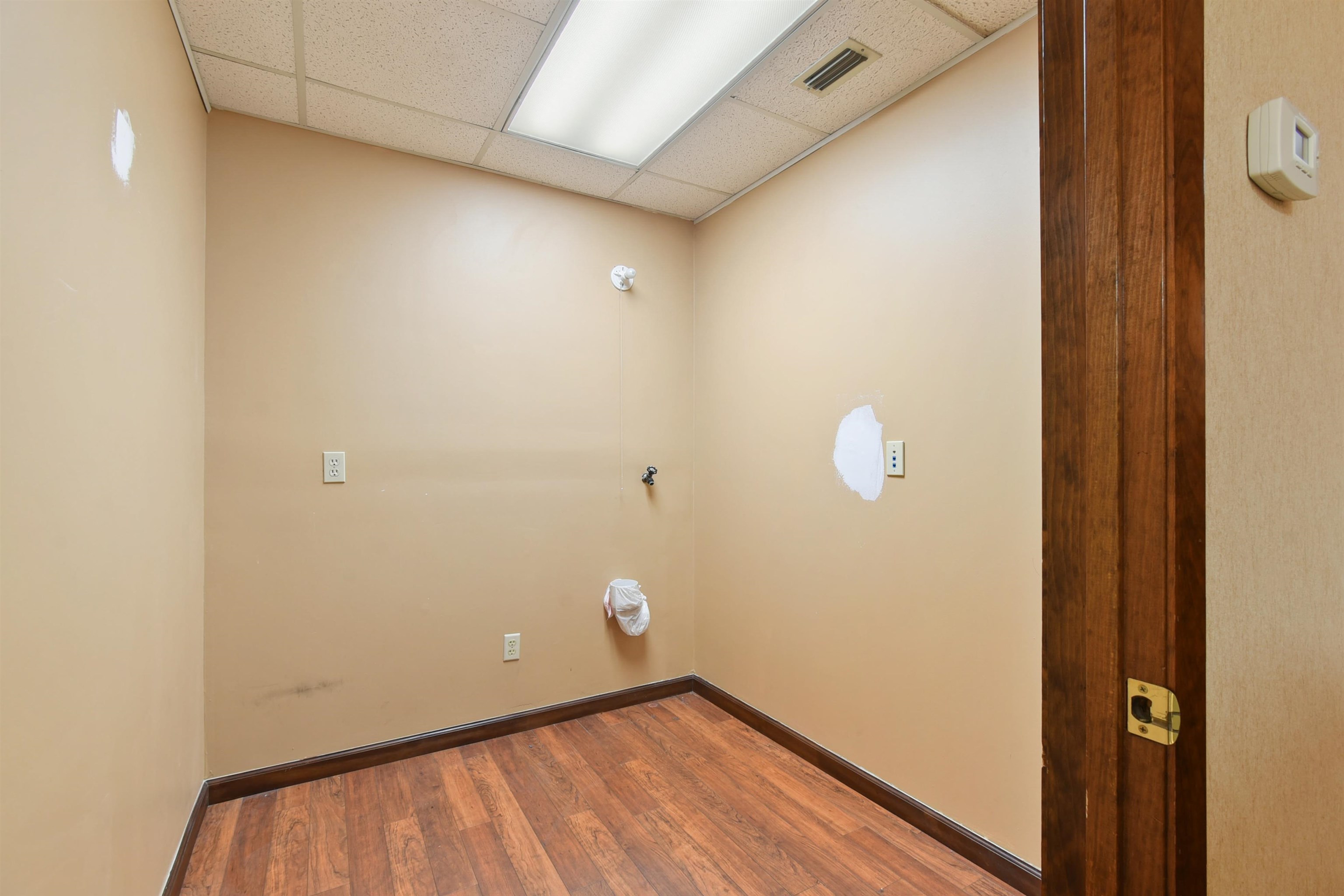 Image 19 of 27 For 953 Lane Ave S