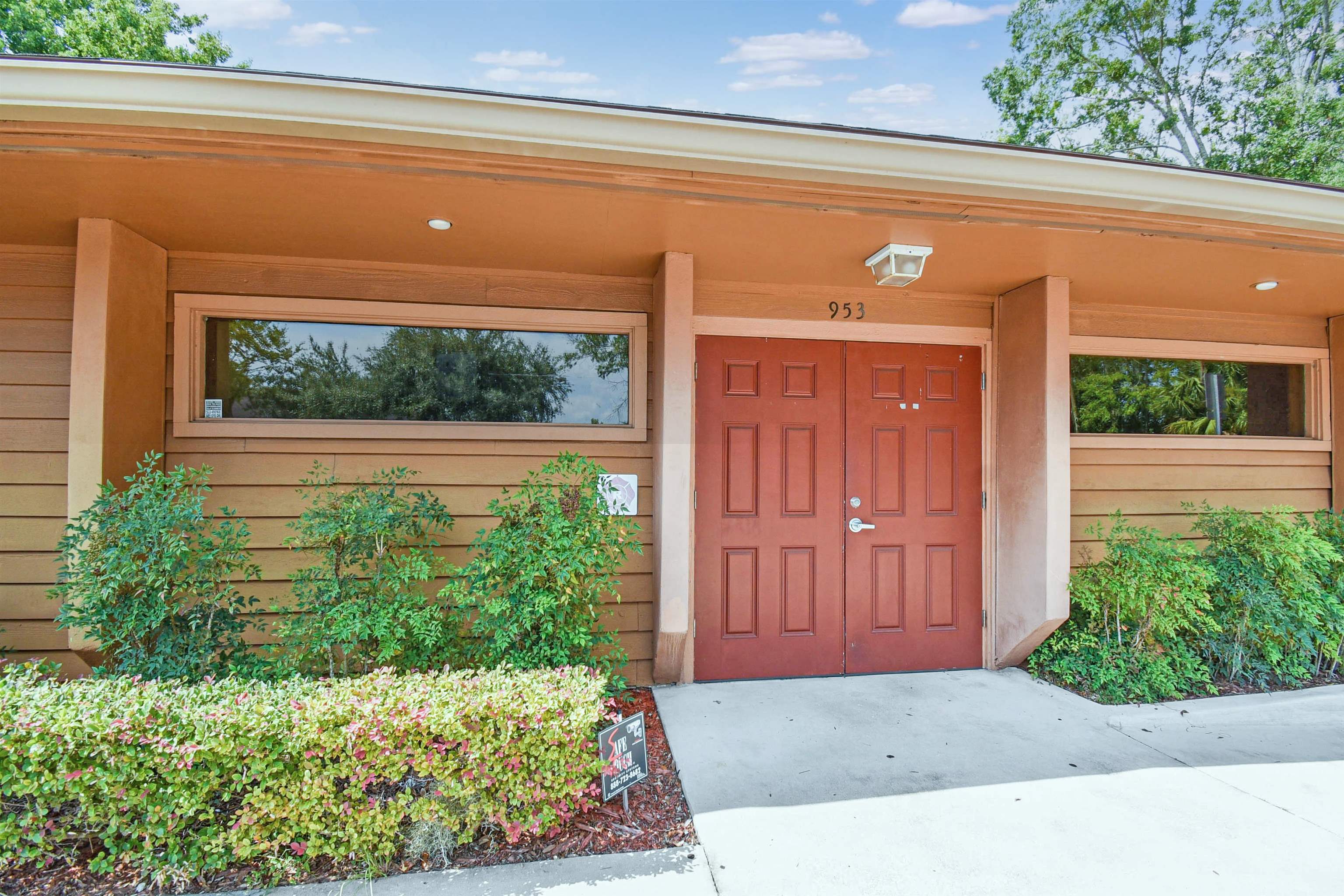 Image 2 of 27 For 953 Lane Ave S