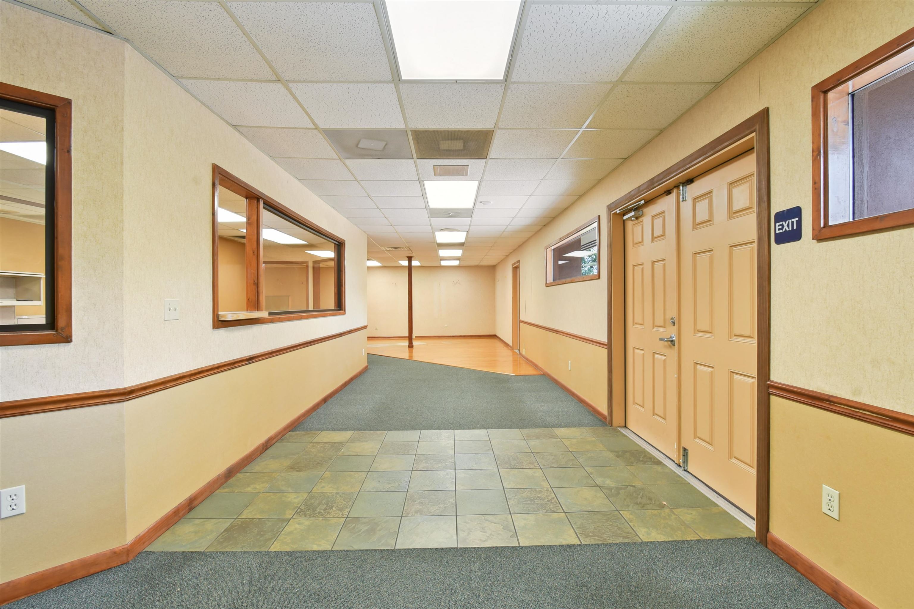 Image 20 of 27 For 953 Lane Ave S