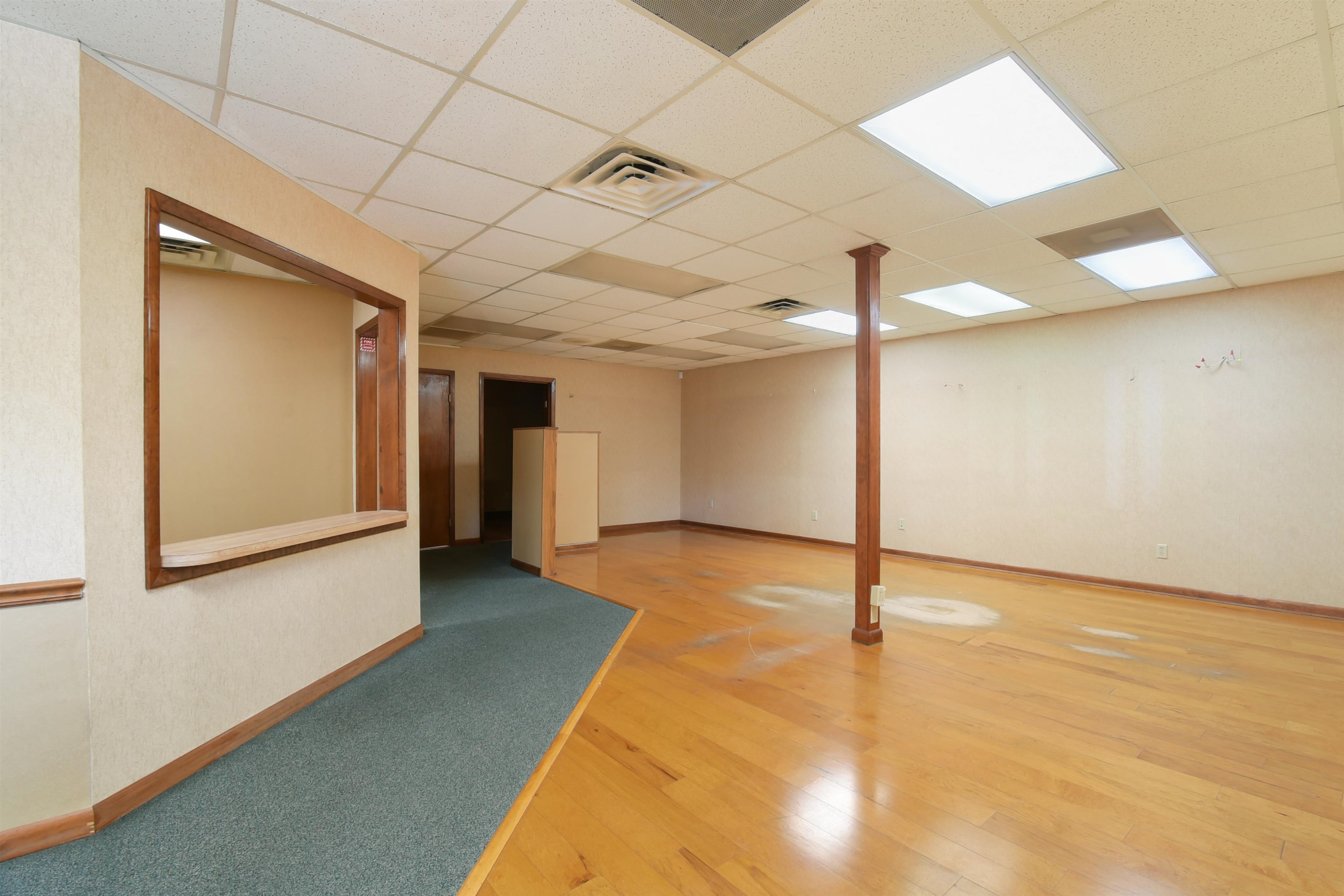 Image 21 of 27 For 953 Lane Ave S