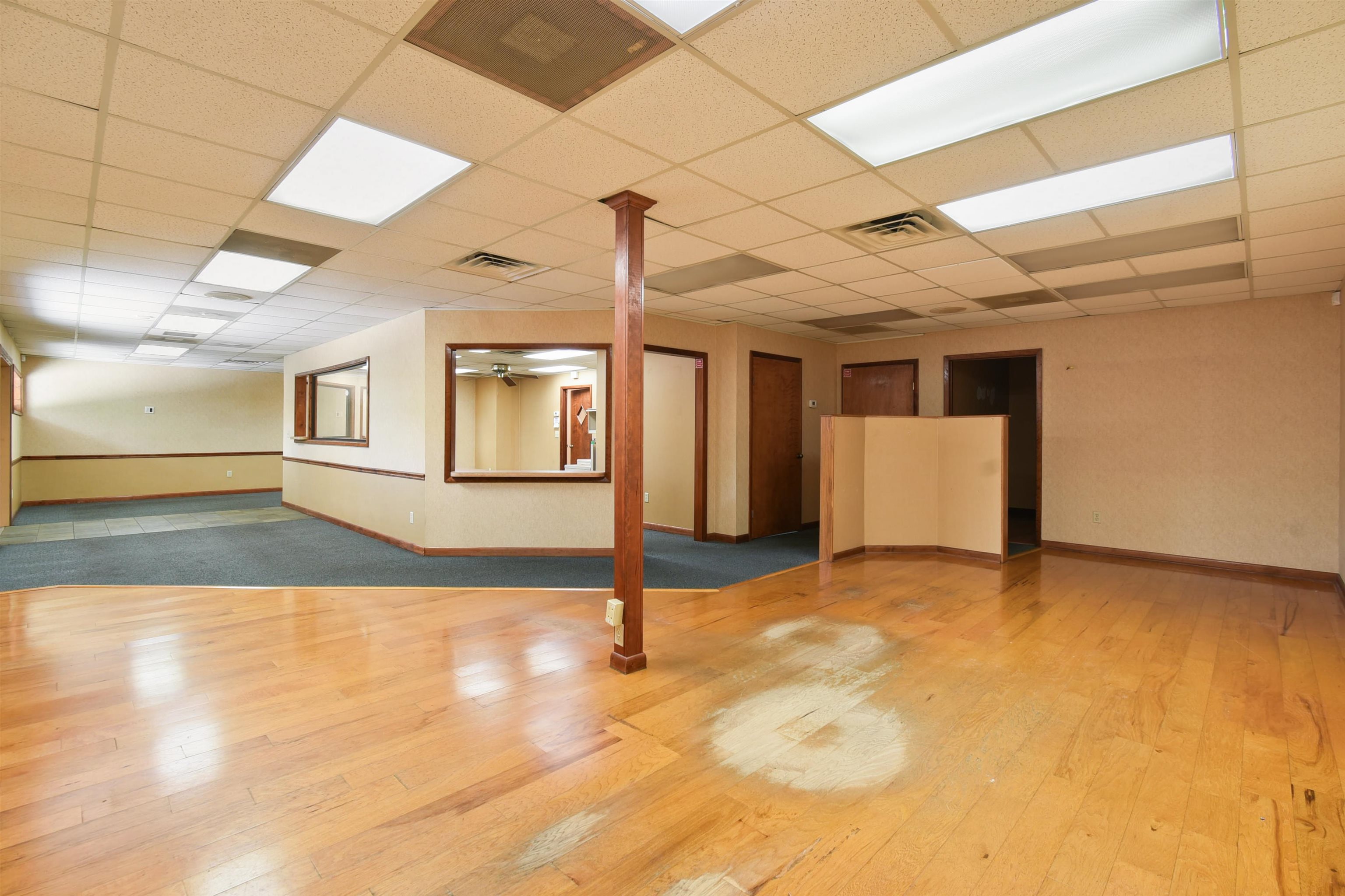 Image 22 of 27 For 953 Lane Ave S