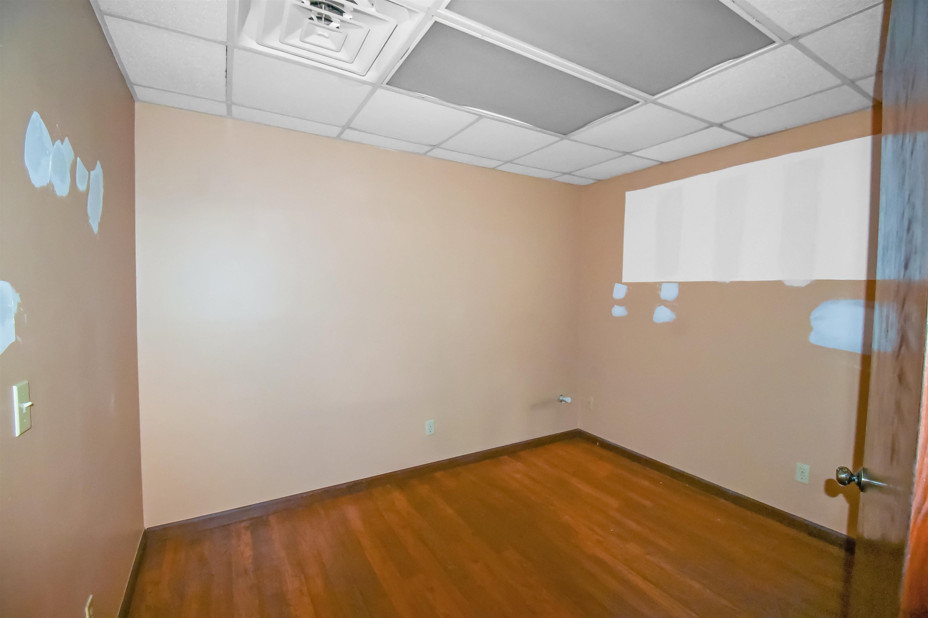 Image 24 of 27 For 953 Lane Ave S