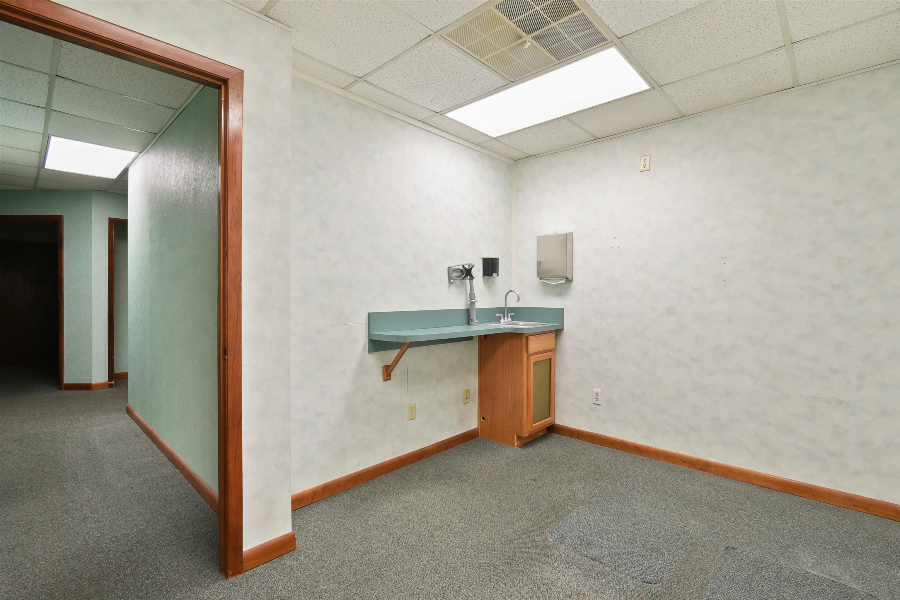 Image 4 of 27 For 953 Lane Ave S