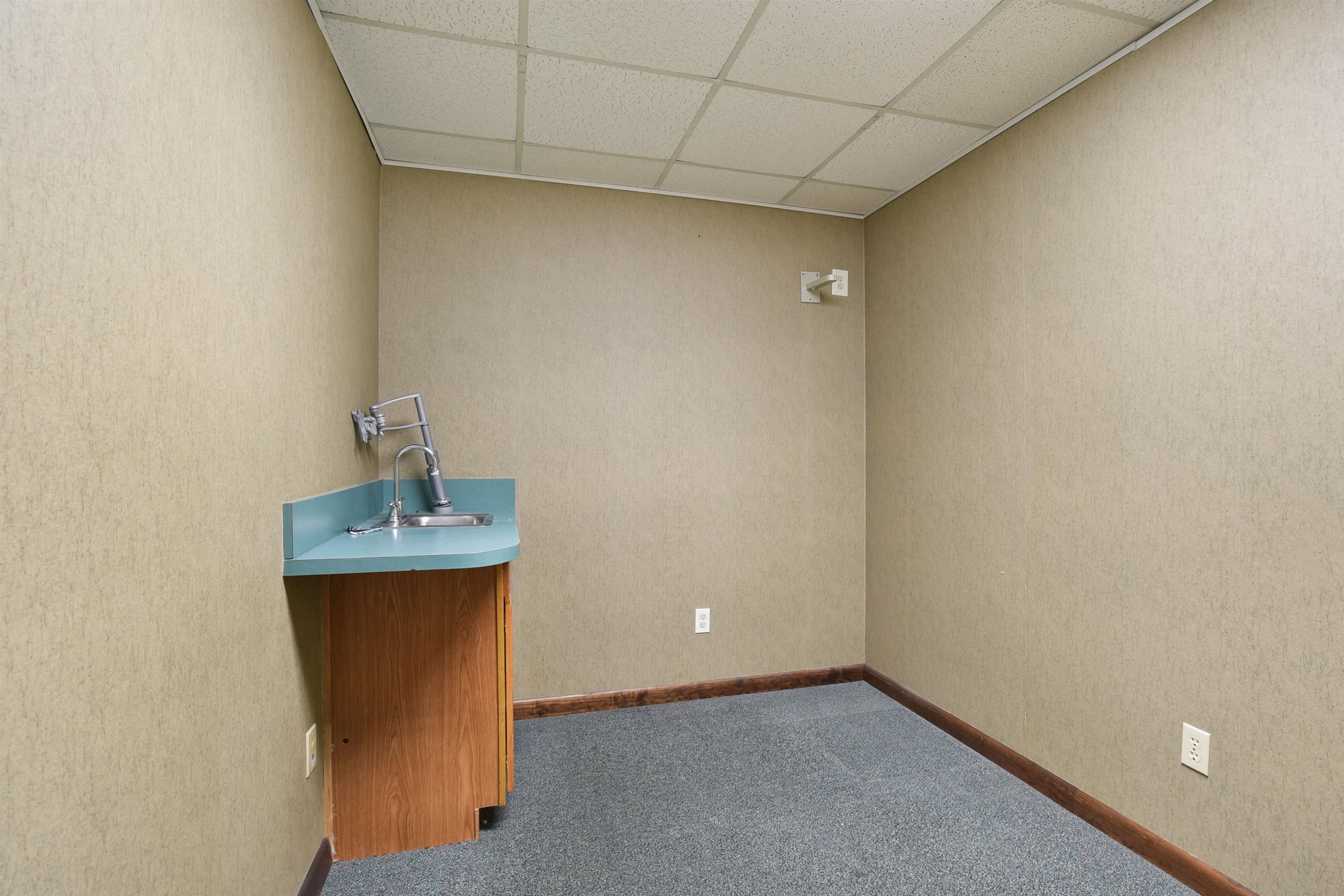 Image 5 of 27 For 953 Lane Ave S