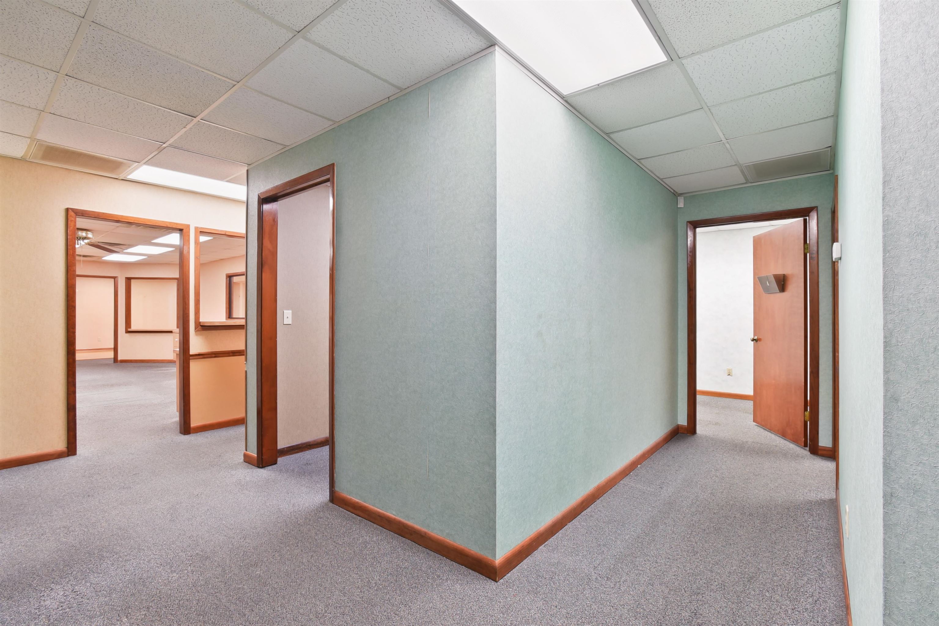 Image 6 of 27 For 953 Lane Ave S