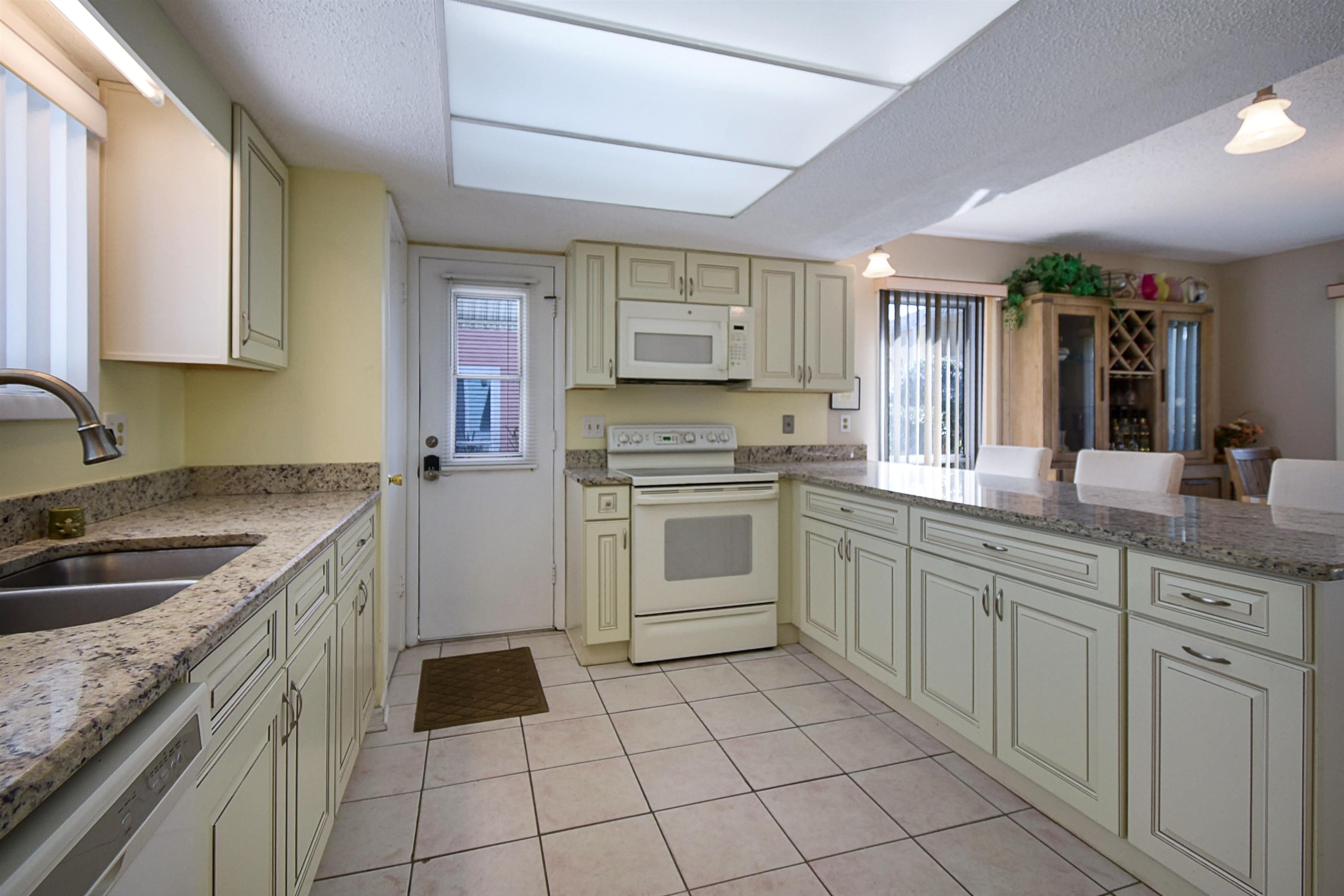 Image 19 of 35 For 6300 A1a South  B3 4th