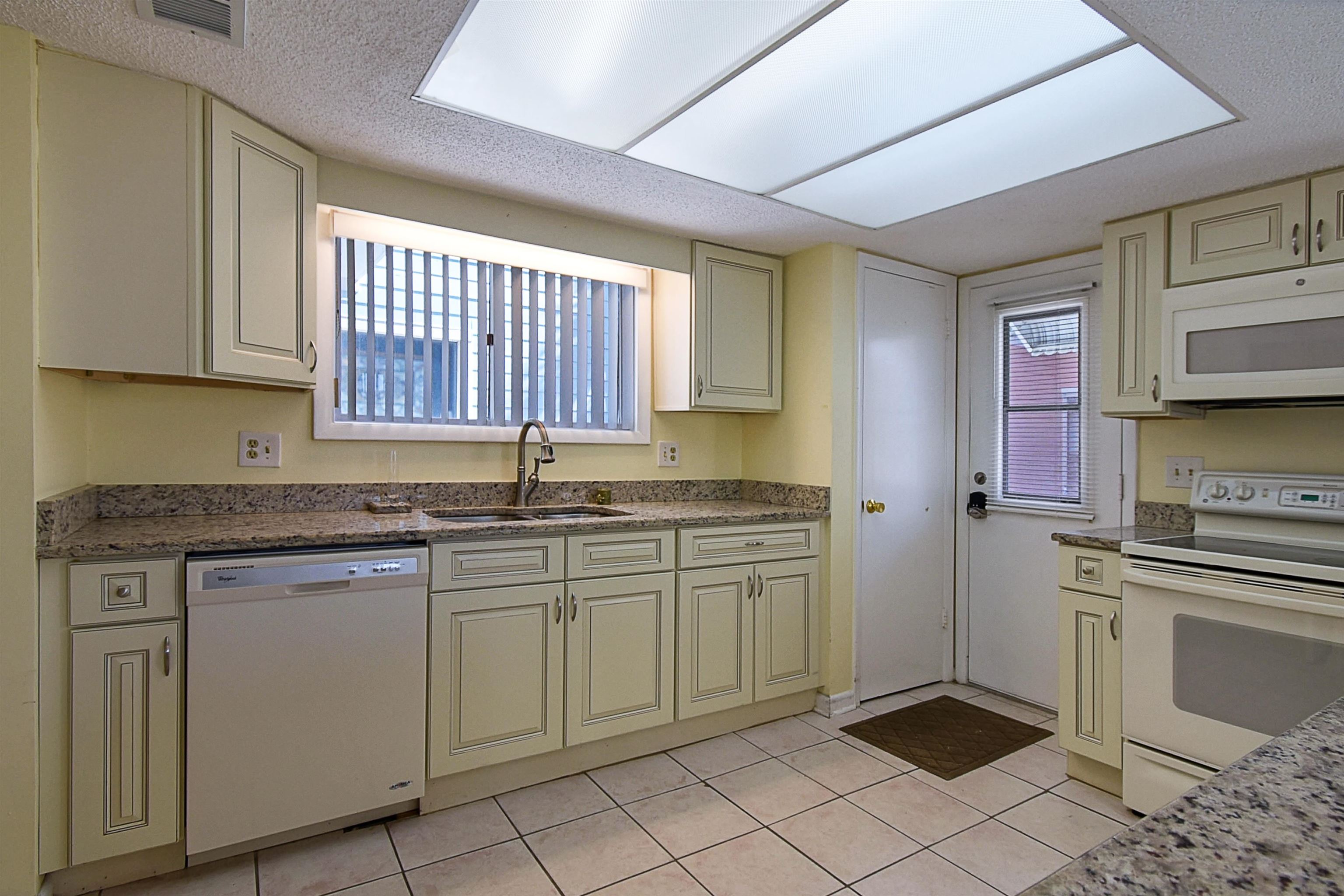 Image 20 of 35 For 6300 A1a South  B3 4th