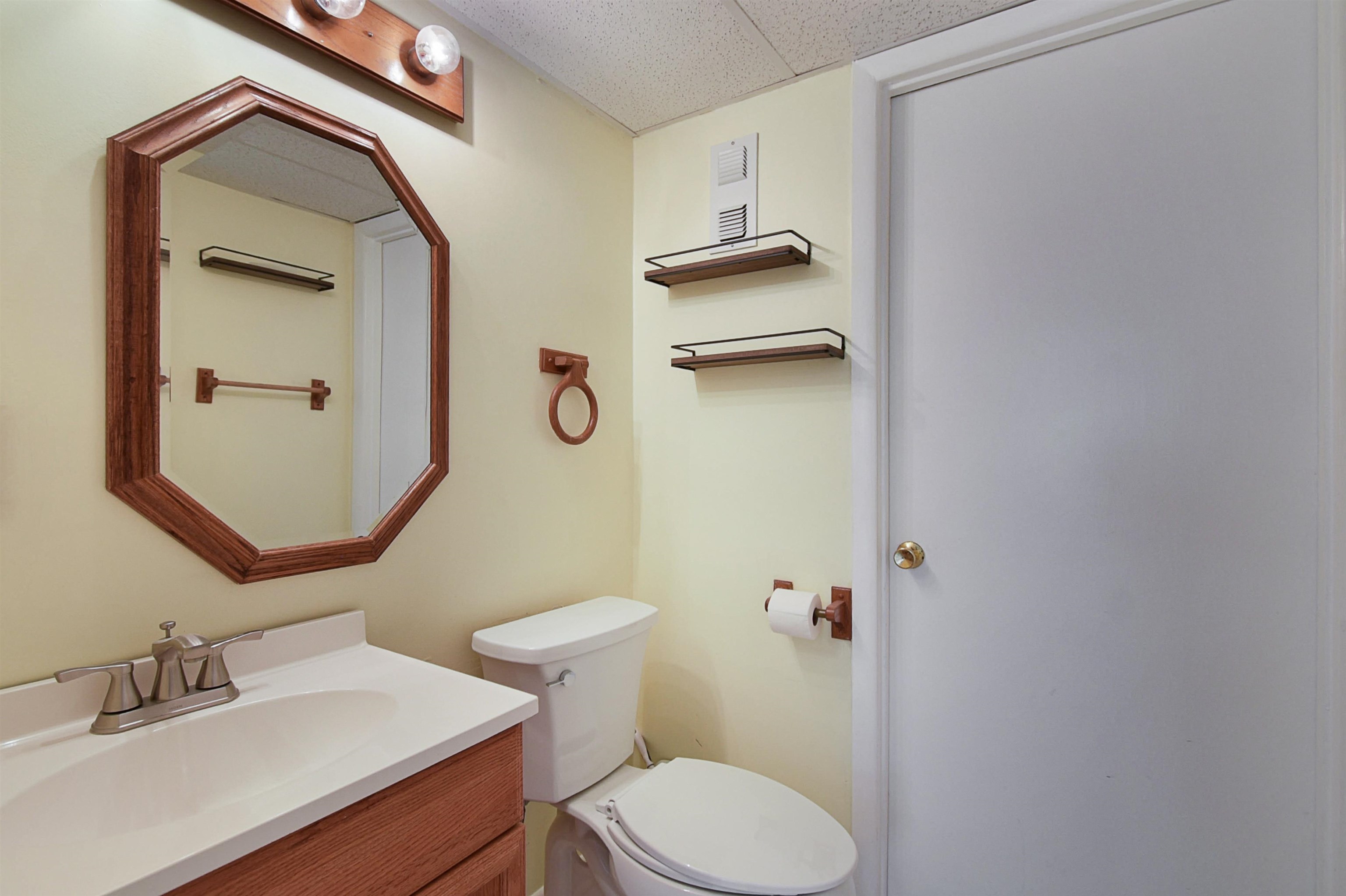 Image 4 of 35 For 6300 A1a South  B3 4th