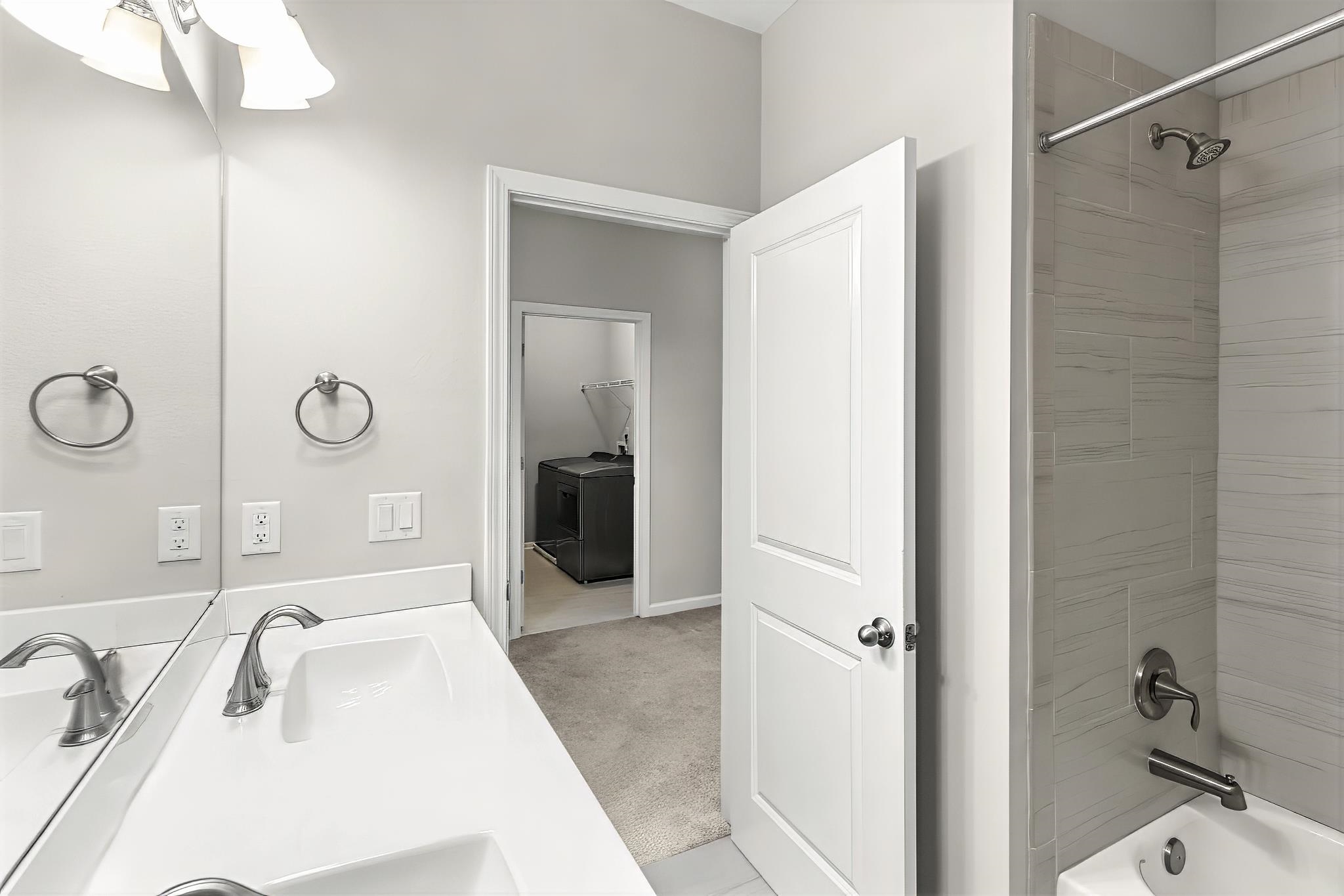 Image 19 of 43 For 77 Leeward Island Dr