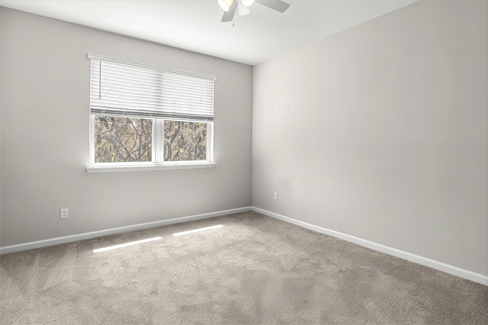 Image 21 of 43 For 77 Leeward Island Dr