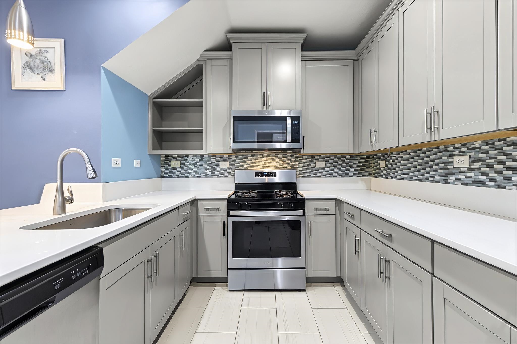 Image 6 of 43 For 77 Leeward Island Dr