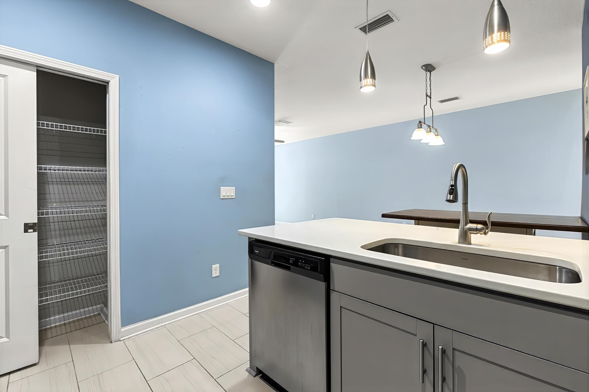 Image 7 of 43 For 77 Leeward Island Dr