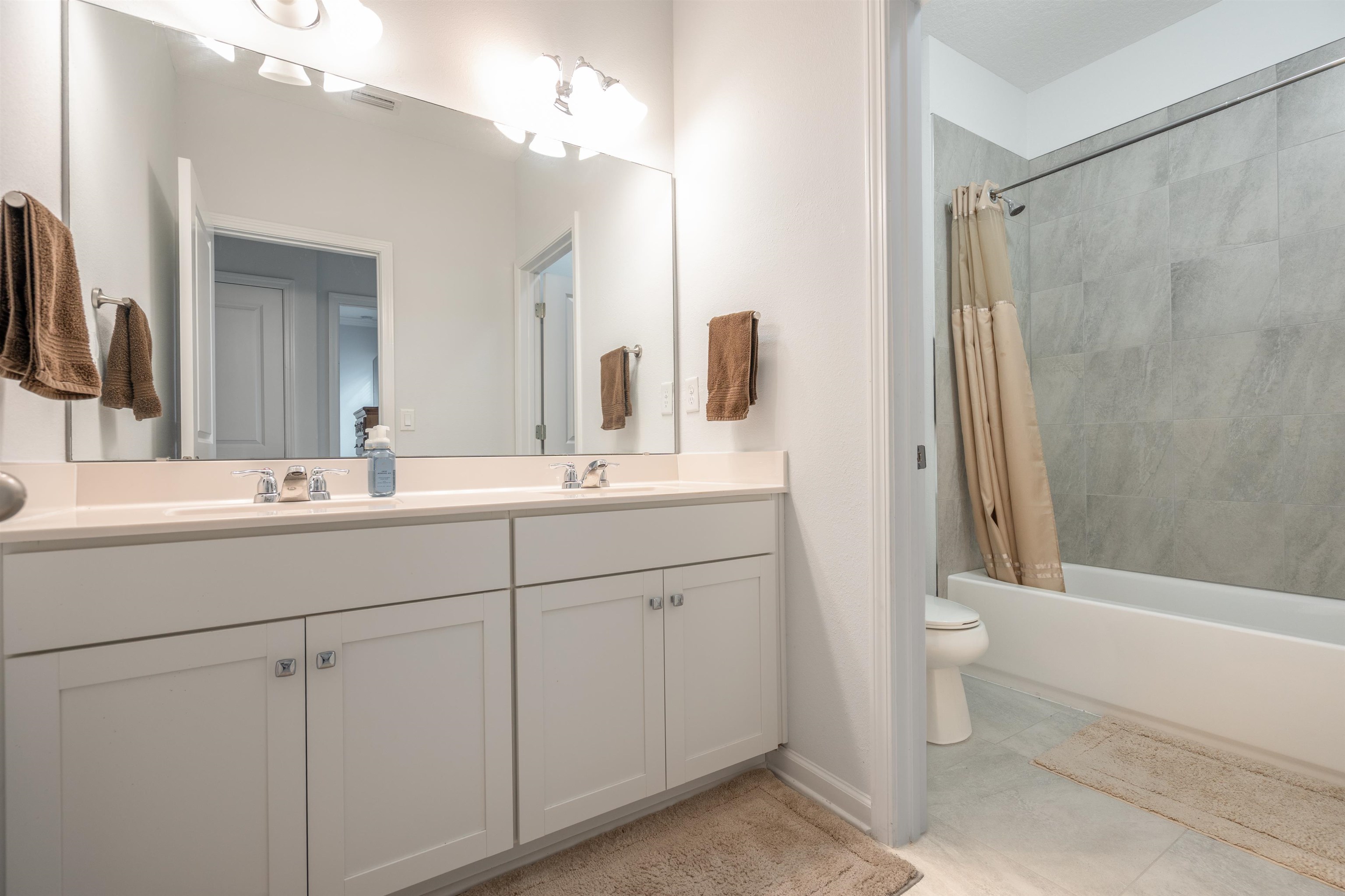 Image 23 of 45 For 56 Leeward Island Dr