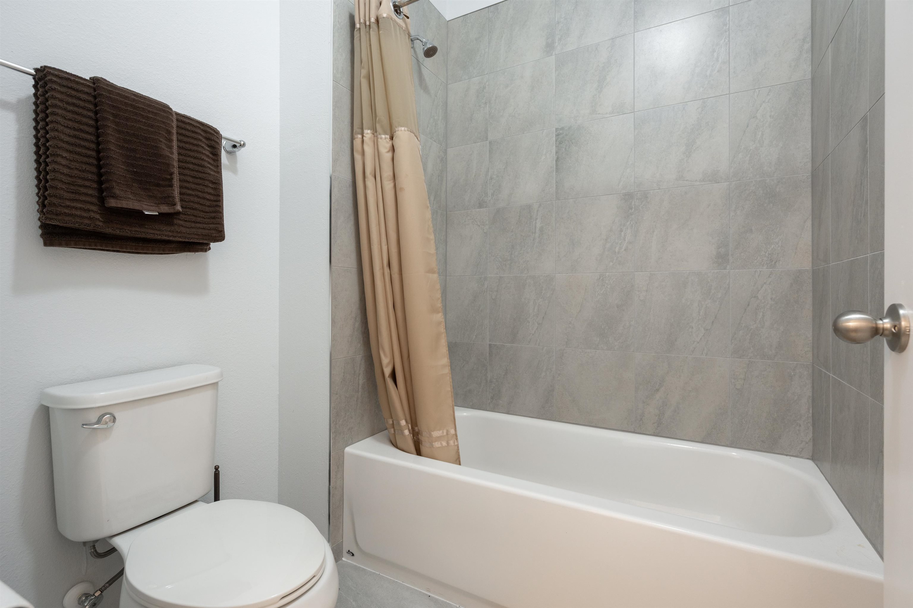 Image 24 of 45 For 56 Leeward Island Dr