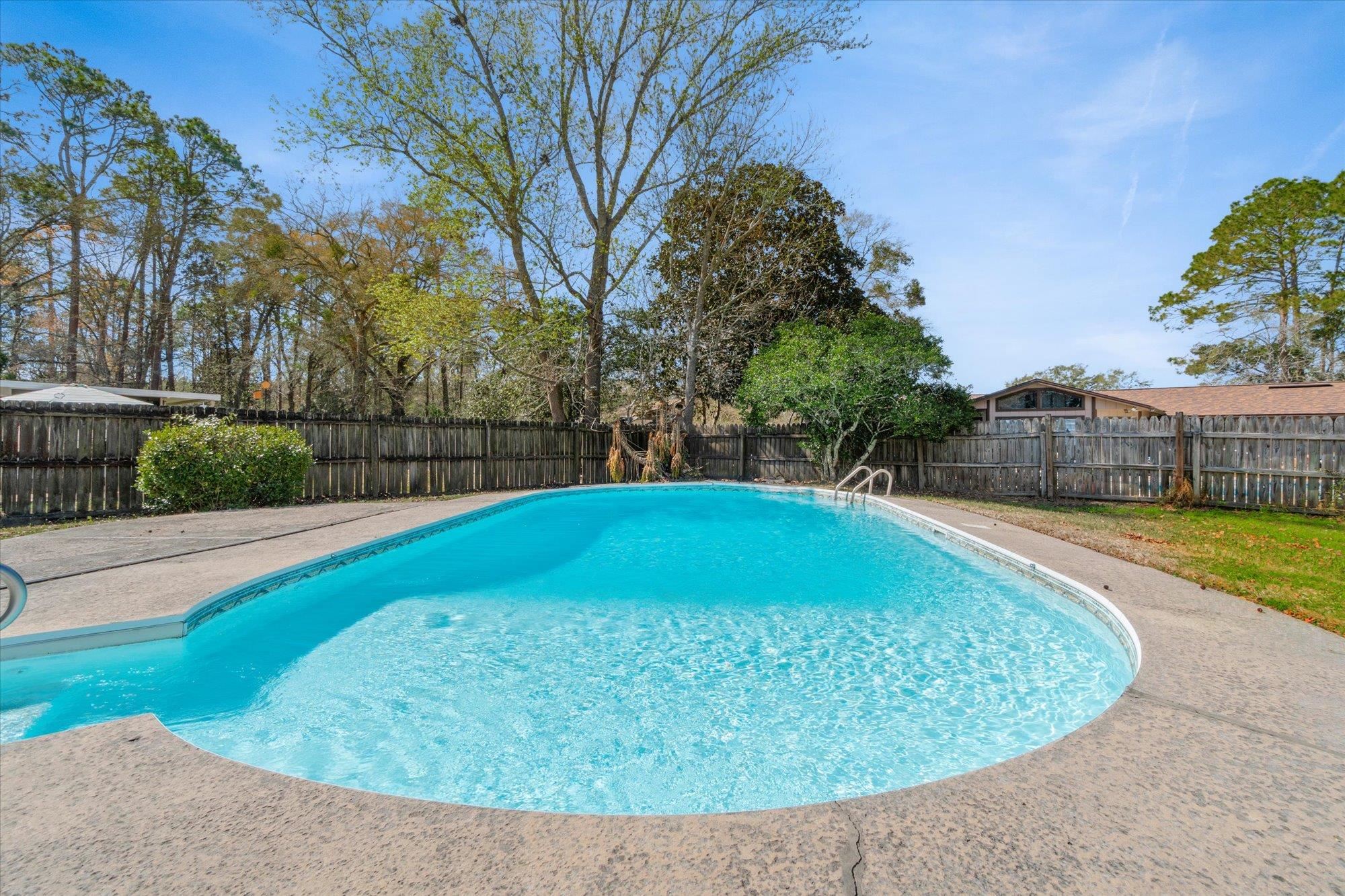 Image 2 of 42 For 322 Palmwood Ct