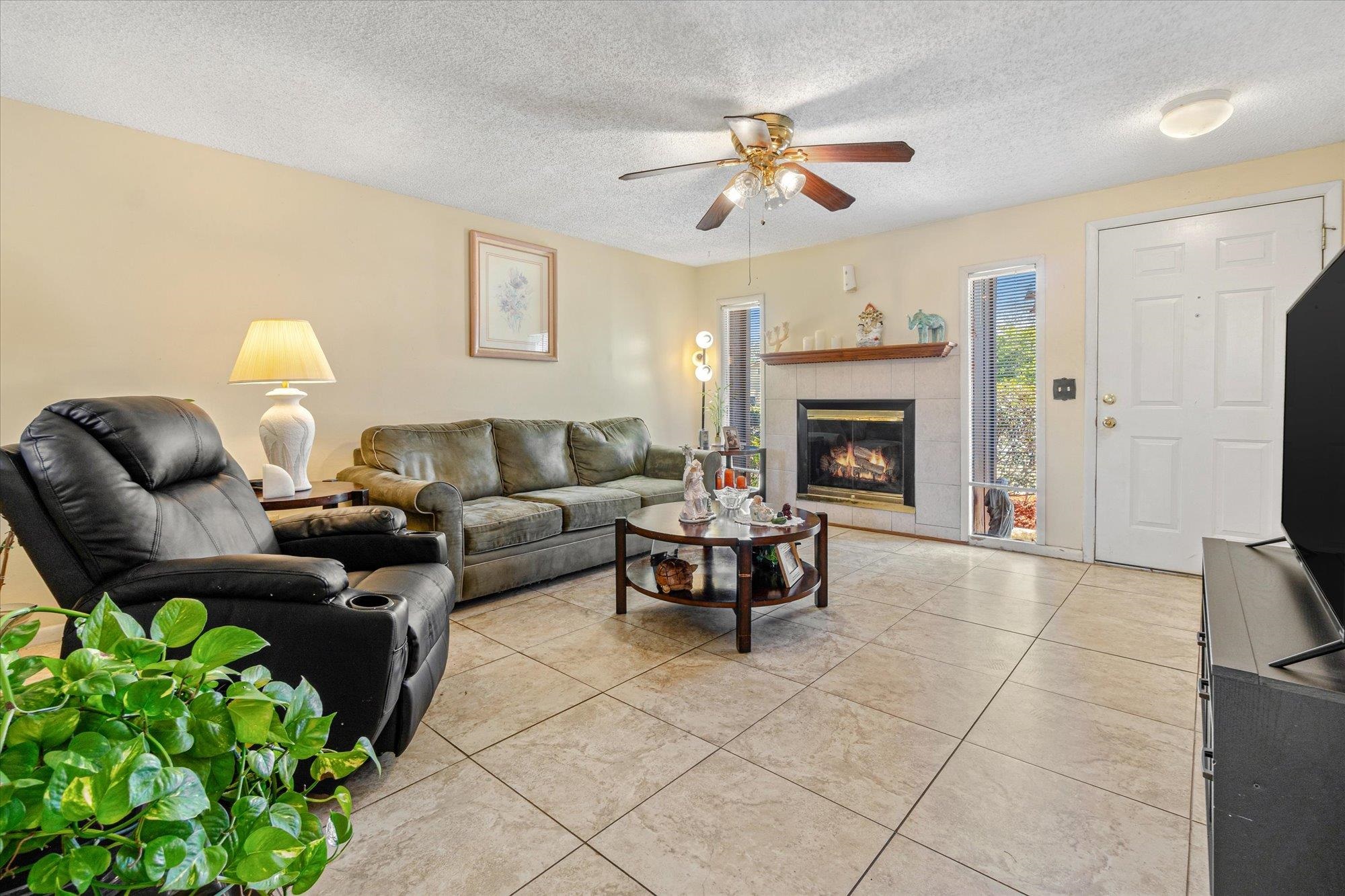 Image 3 of 42 For 322 Palmwood Ct