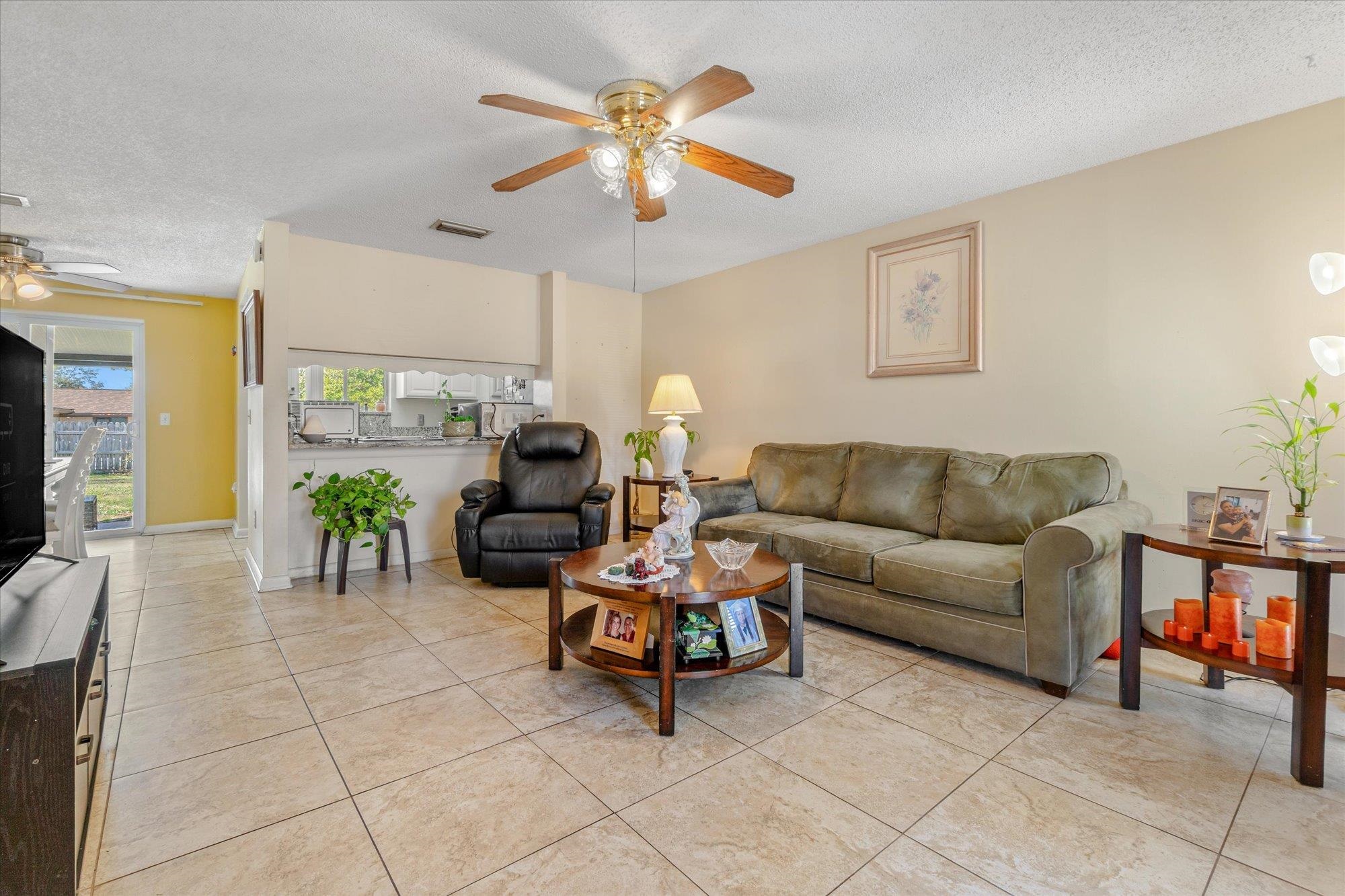 Image 5 of 42 For 322 Palmwood Ct