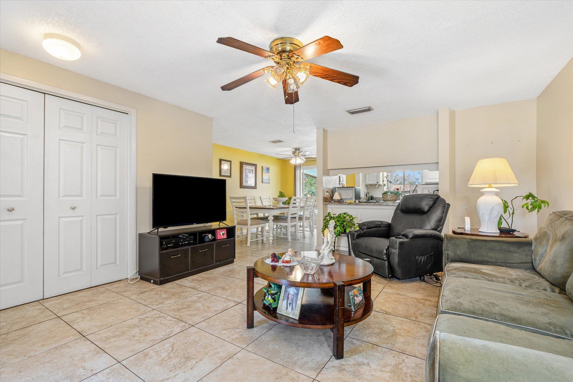 Image 6 of 42 For 322 Palmwood Ct