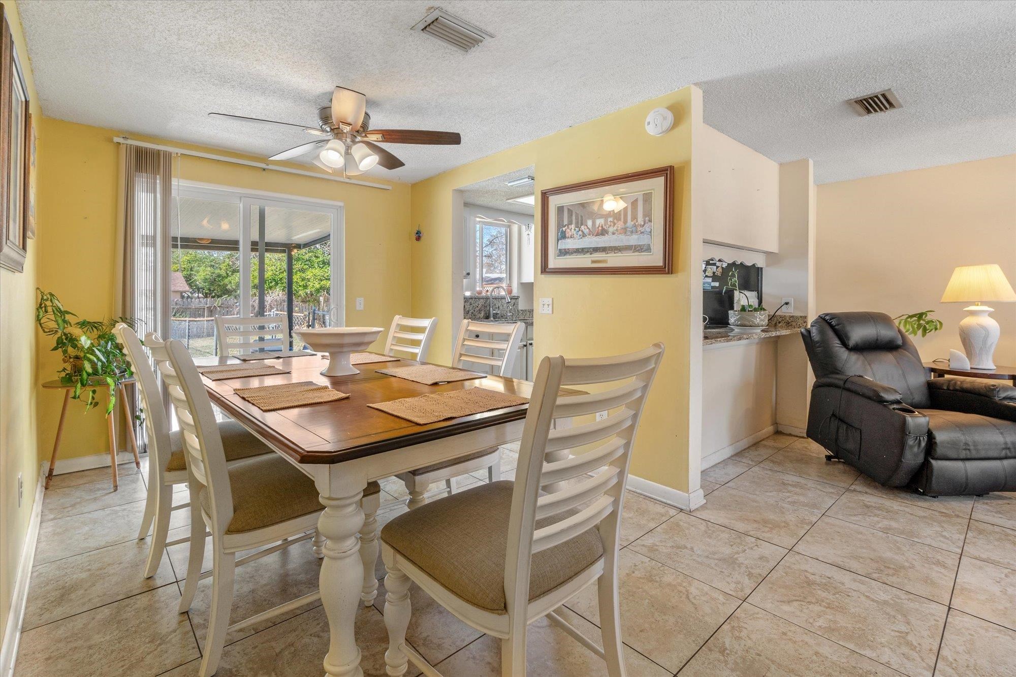 Image 7 of 42 For 322 Palmwood Ct