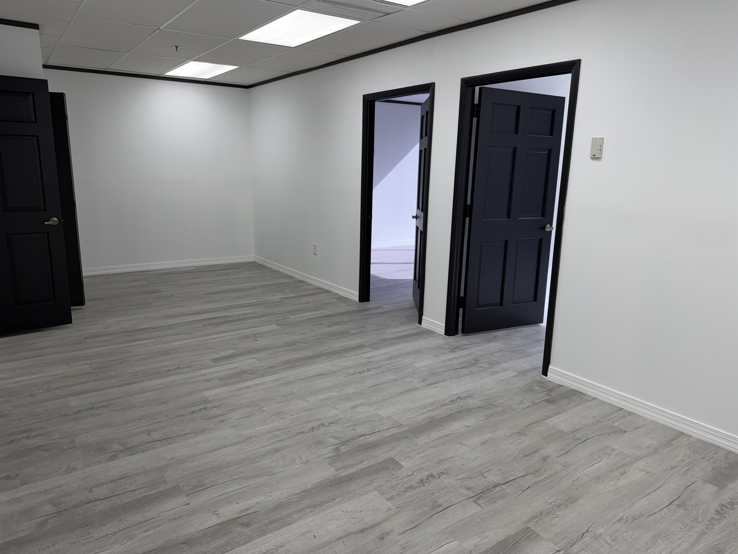 Image 3 of 12 For 233 Bay St E 606