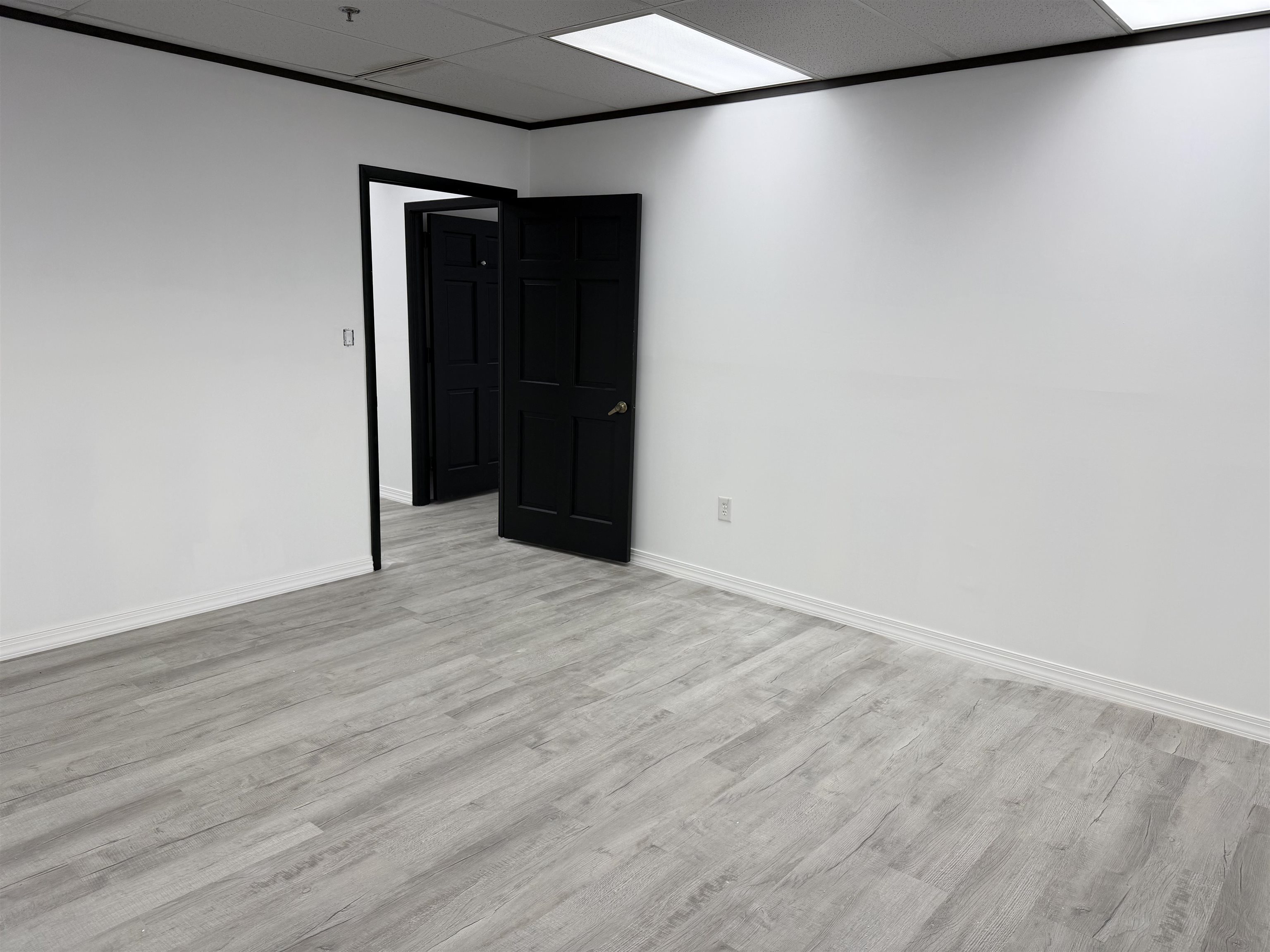 Image 7 of 12 For 233 Bay St E 606