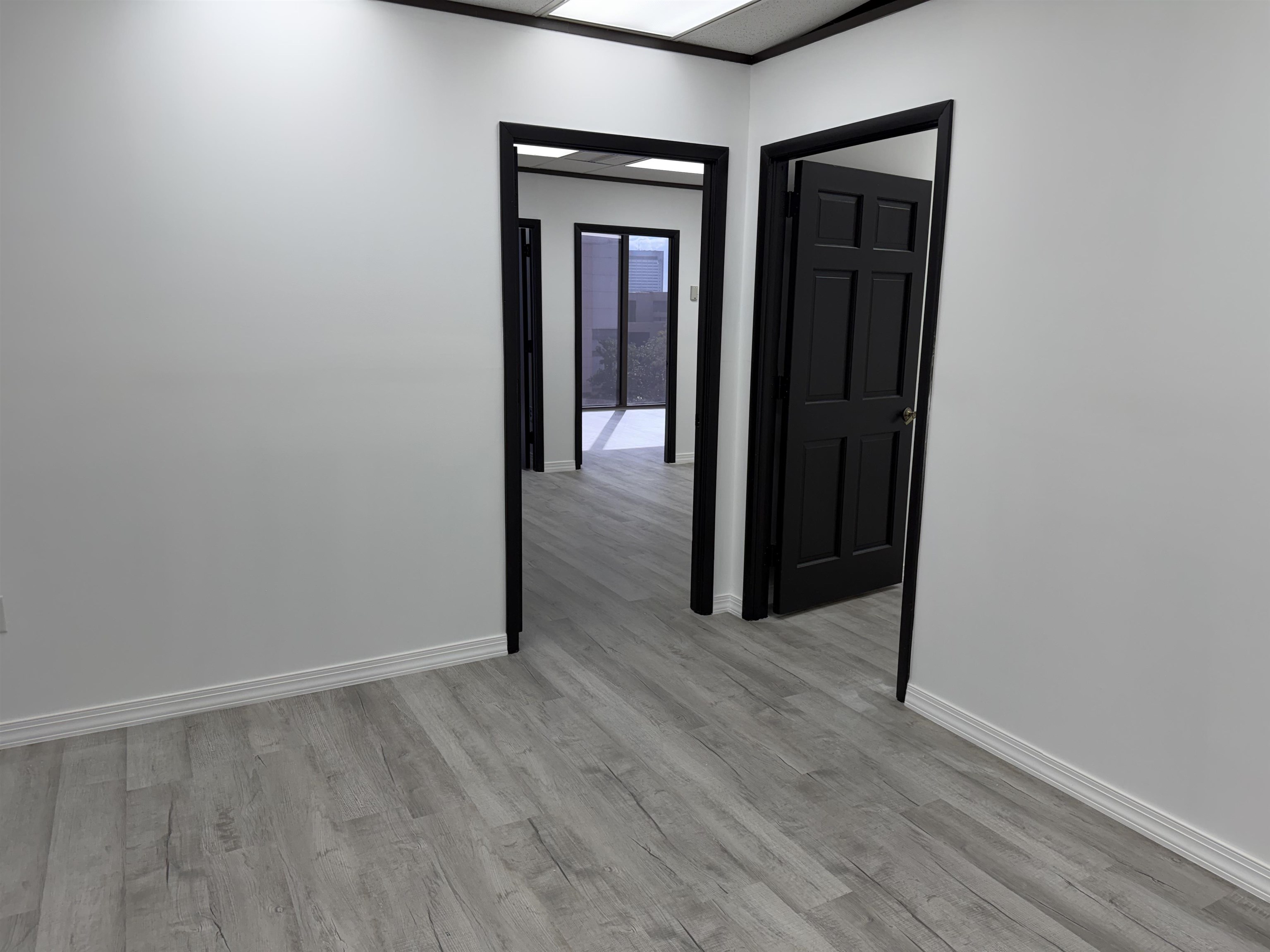 Image 8 of 12 For 233 Bay St E 606