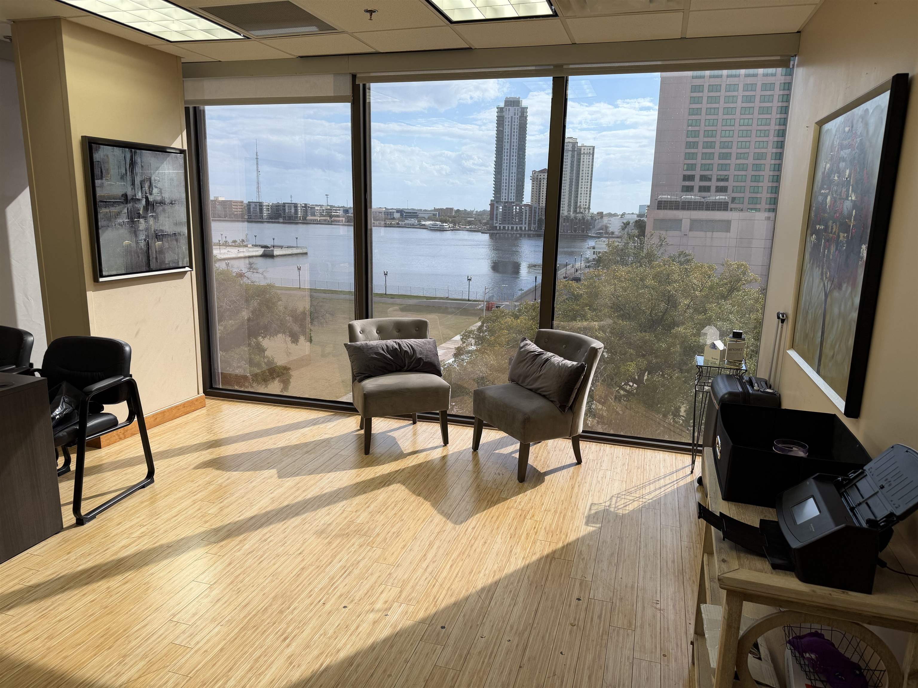 Image 10 of 14 For 233 Bay St E 615