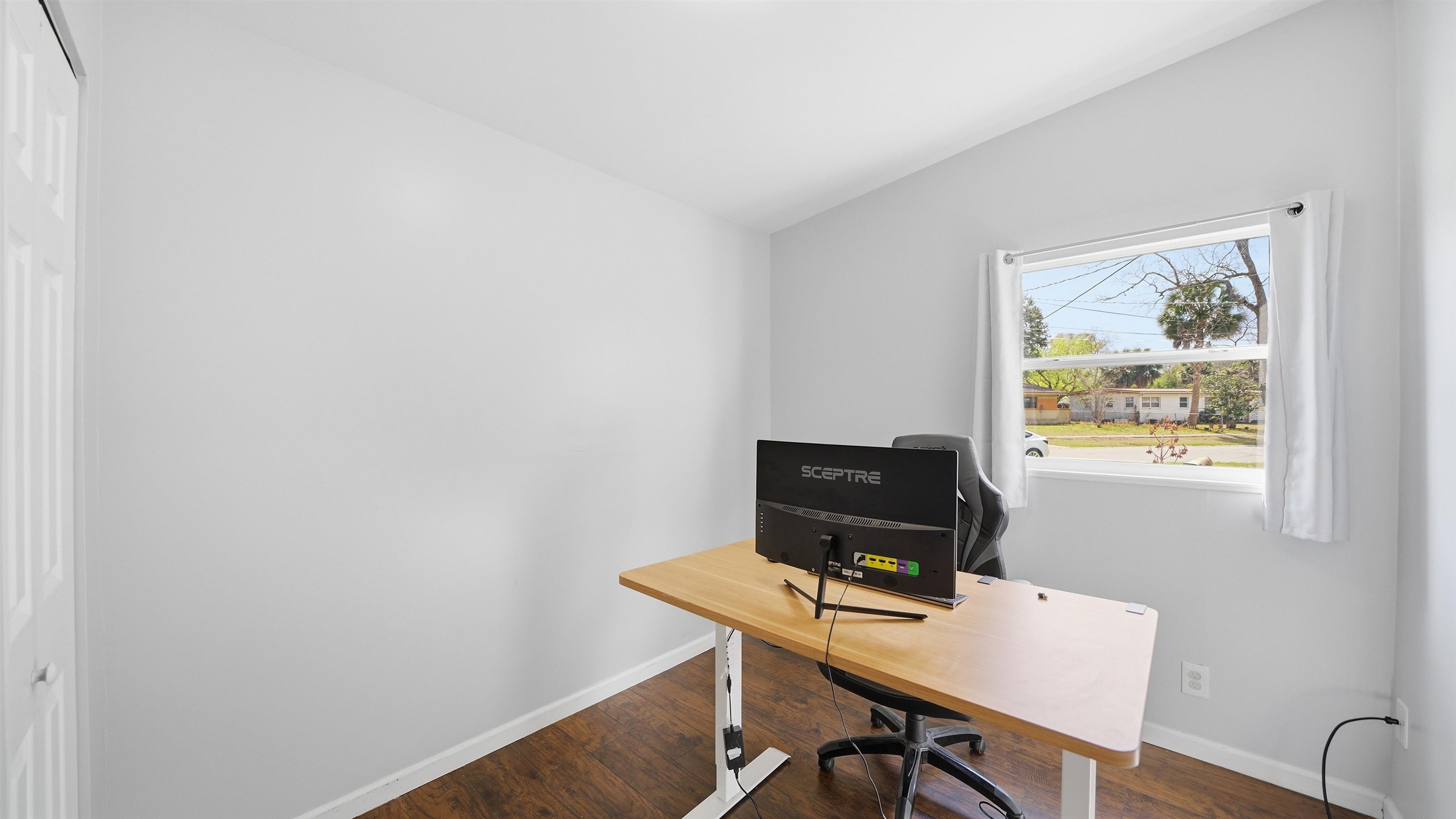 Image 24 of 37 For 10977 Delago Dr