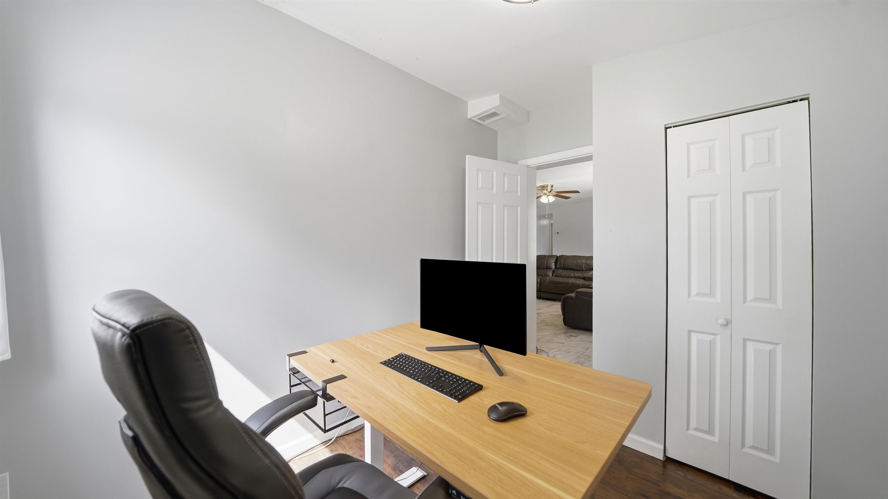 Image 25 of 37 For 10977 Delago Dr