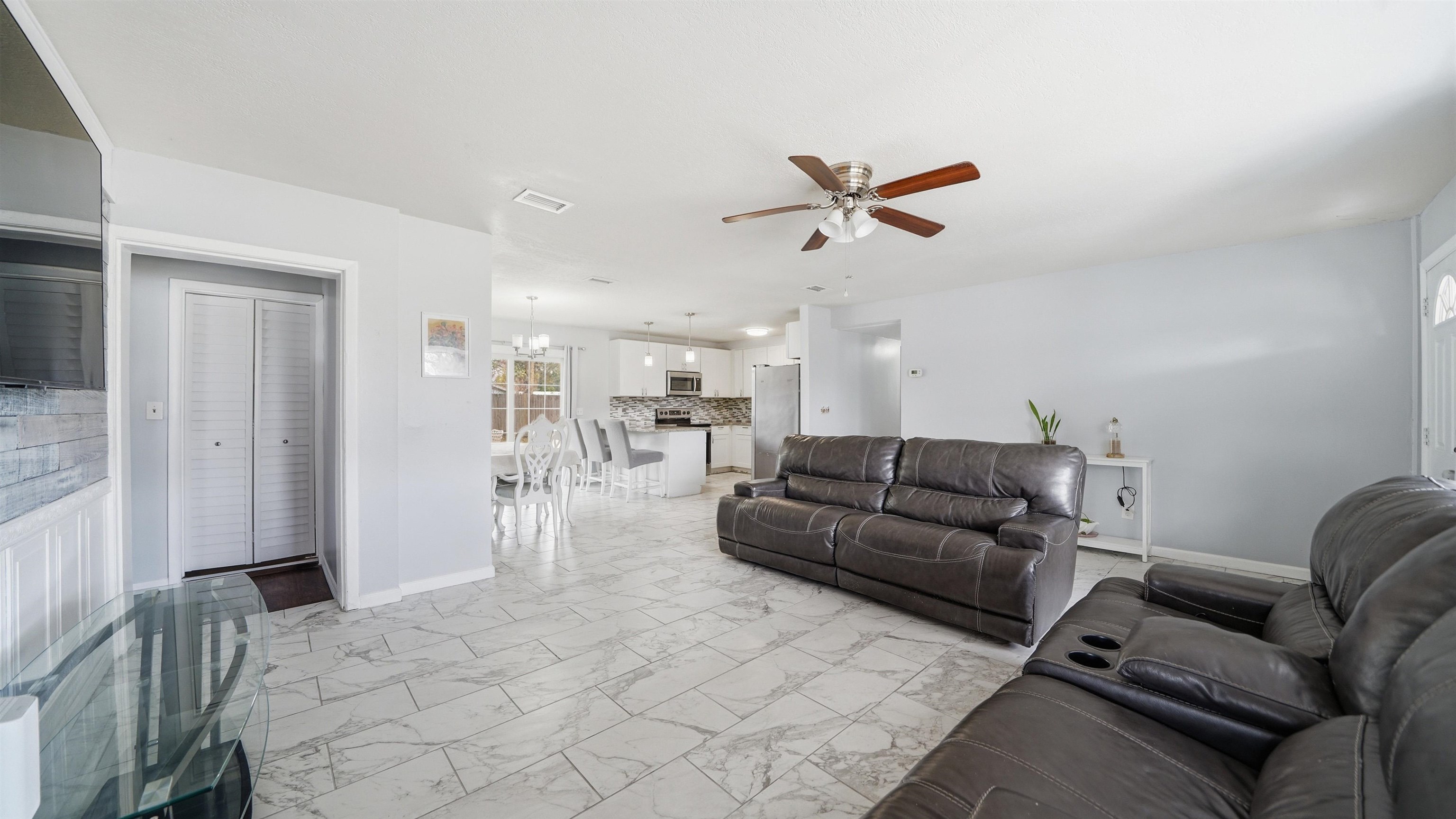 Image 3 of 37 For 10977 Delago Dr