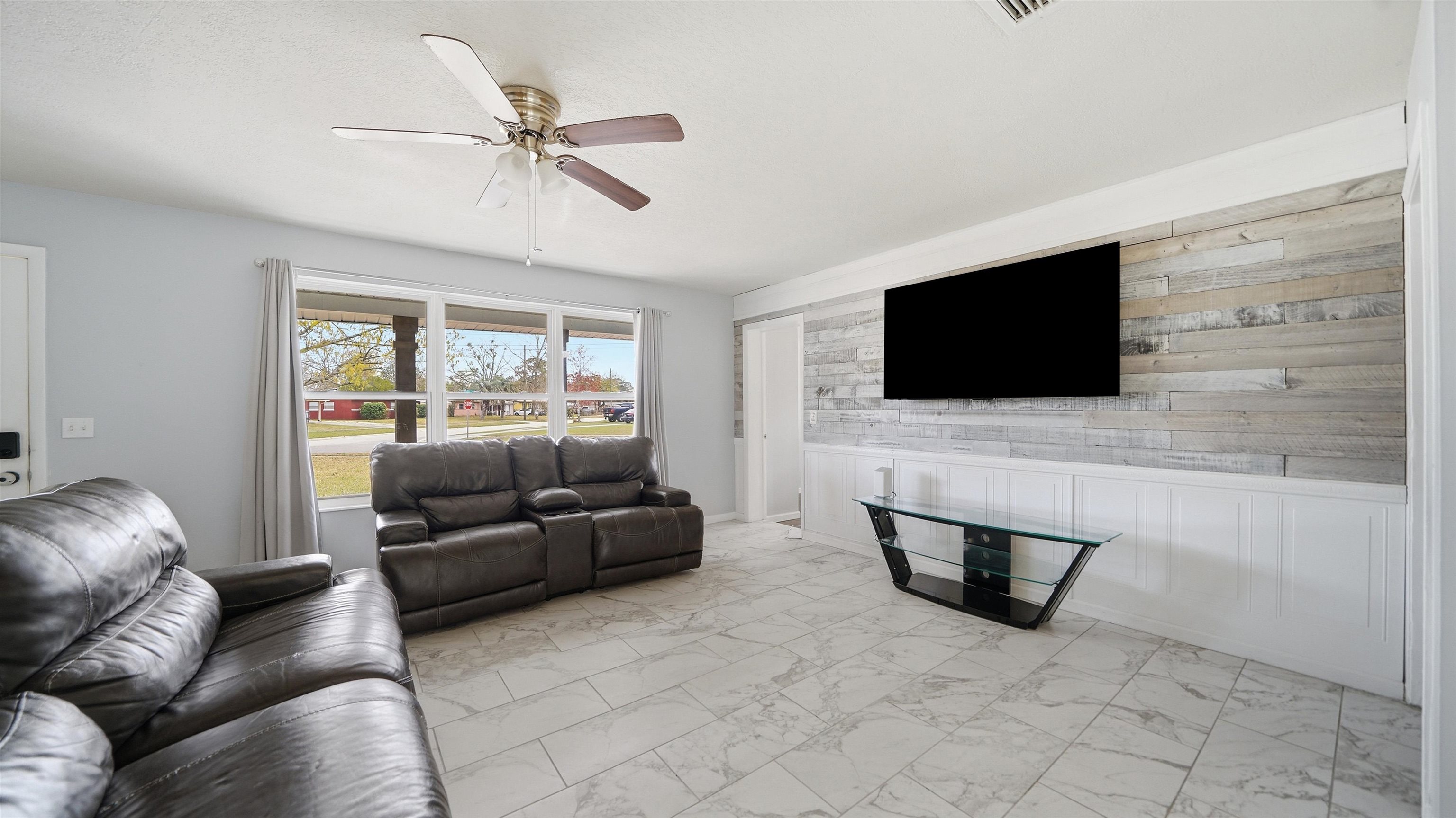 Image 4 of 37 For 10977 Delago Dr