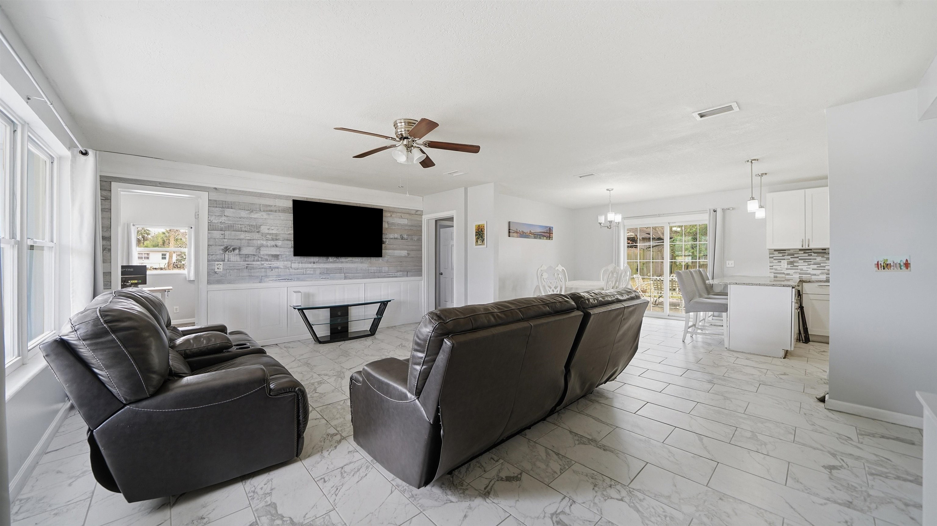 Image 5 of 37 For 10977 Delago Dr