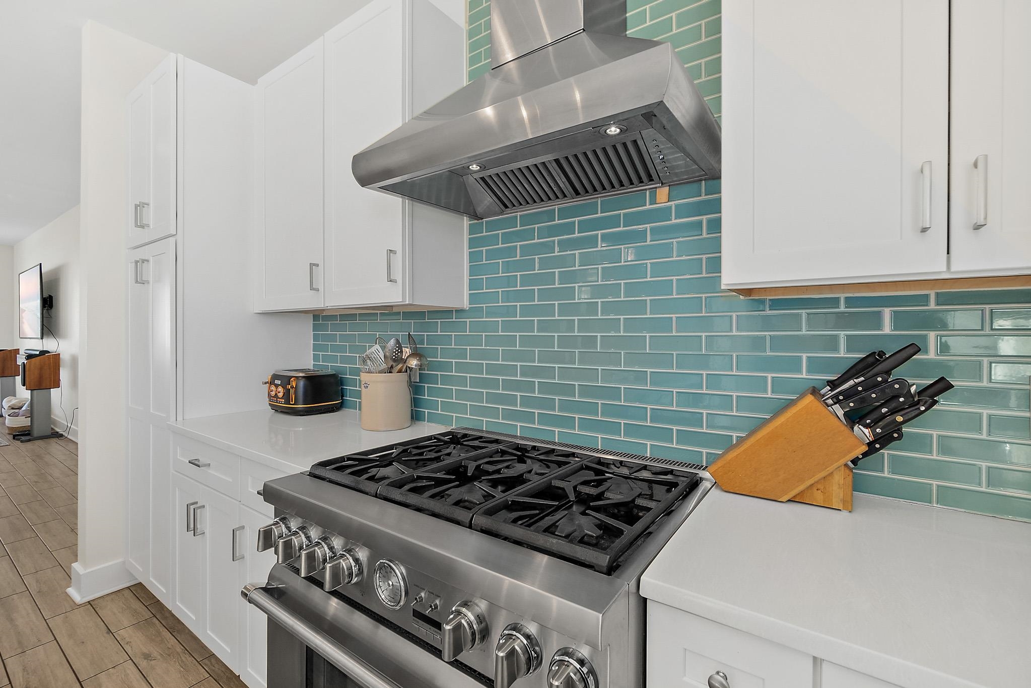 Image 24 of 59 For 13 Comares Ave