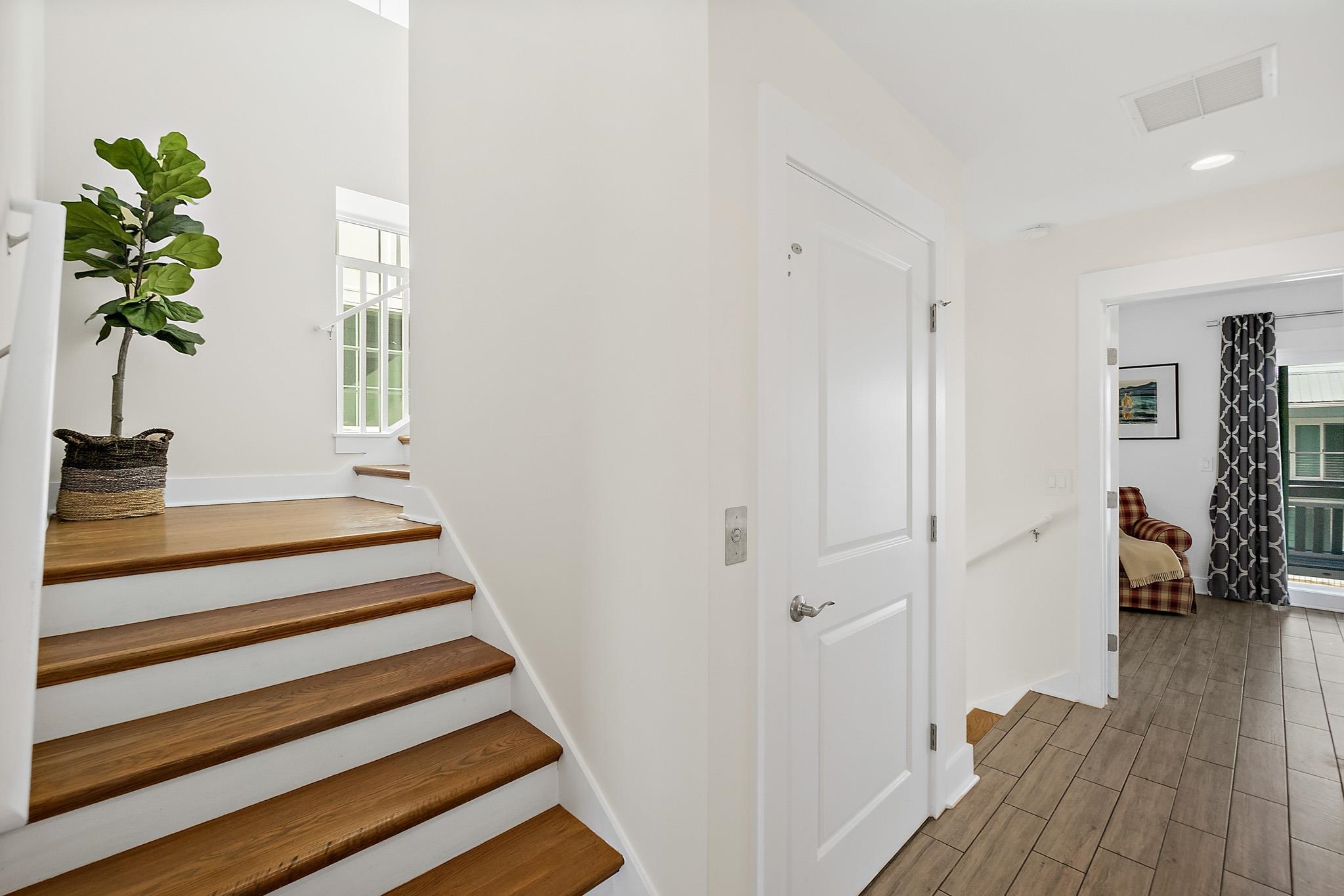 Image 29 of 59 For 13 Comares Ave